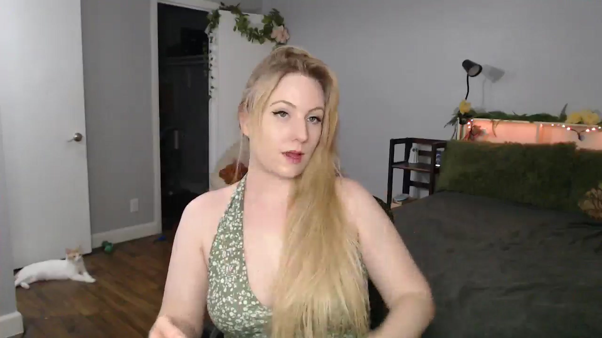 Gallery image thumbnail from Gardengirl69's myfreecams stream on, 08/06/2025, 01:17 image 7 of 20