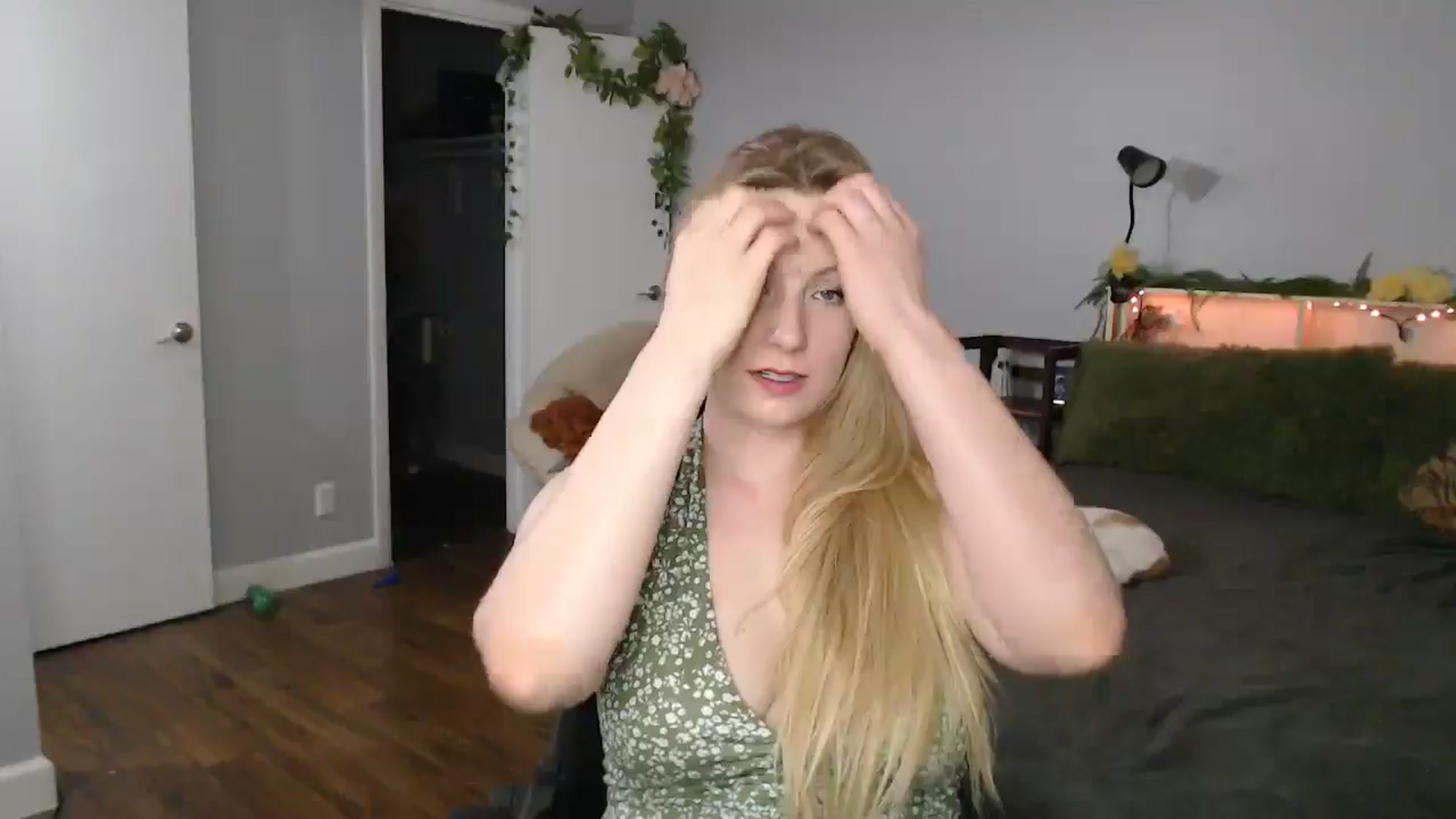 Gallery image thumbnail from Gardengirl69's myfreecams stream on, 08/06/2025, 01:17 image 19 of 20