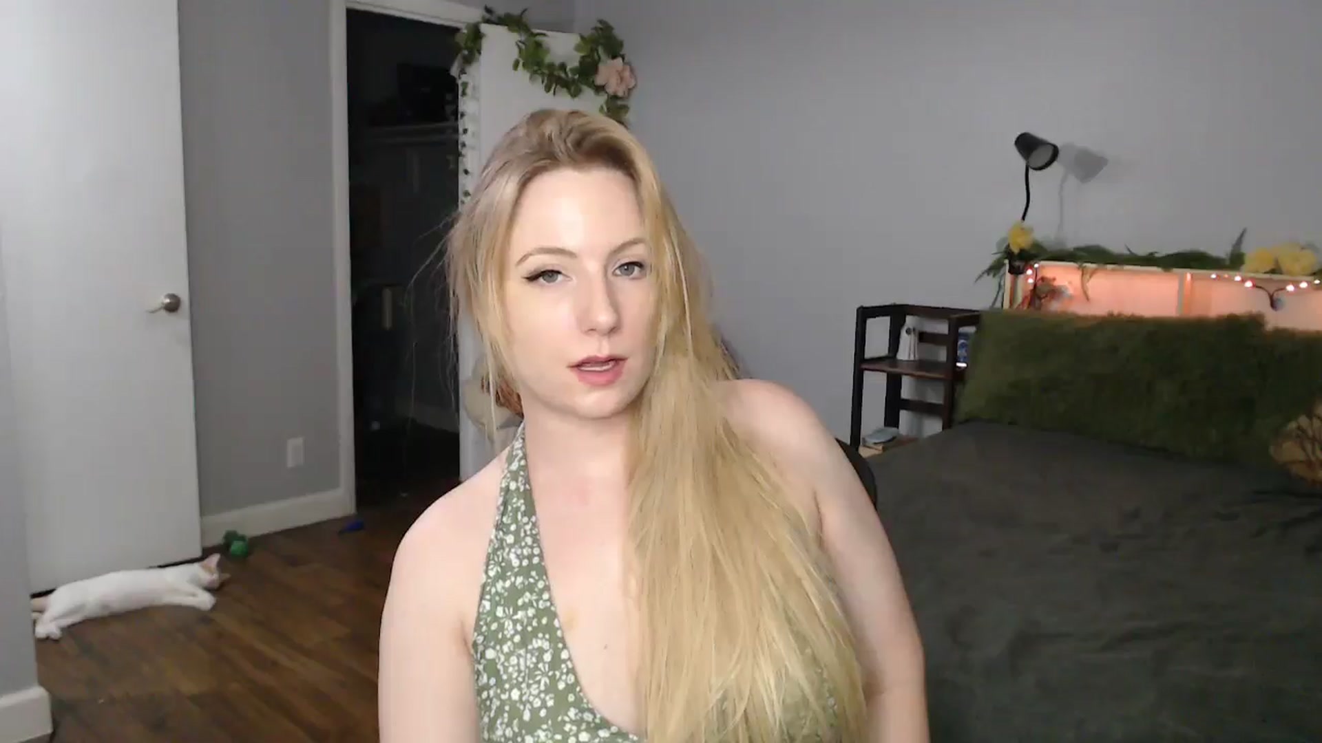 Gallery image thumbnail from Gardengirl69's myfreecams stream on, 08/06/2025, 01:17 image 9 of 20
