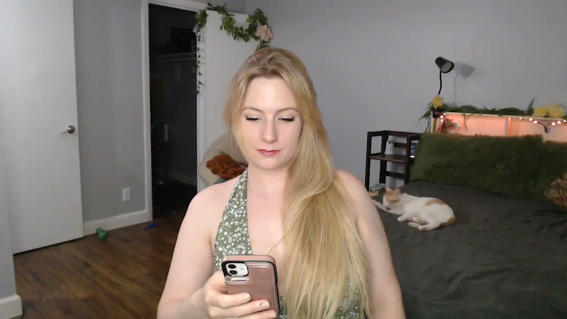 Gallery image thumbnail from Gardengirl69's myfreecams stream on, 08/06/2025, 01:17 image 18 of 20