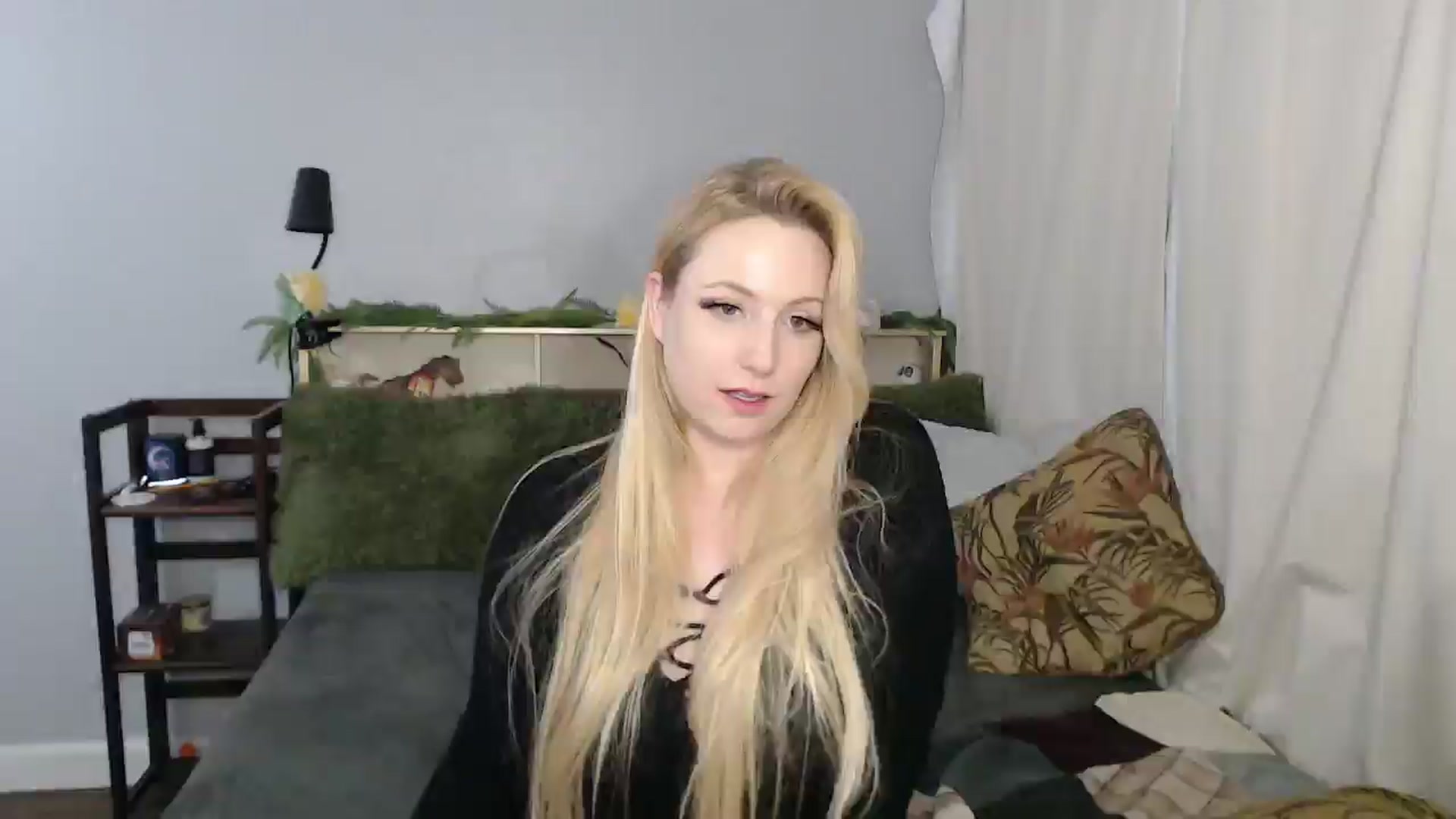 Gallery image thumbnail from Gardengirl69's myfreecams stream on, 12/28/2025, 21:00 image 7 of 20