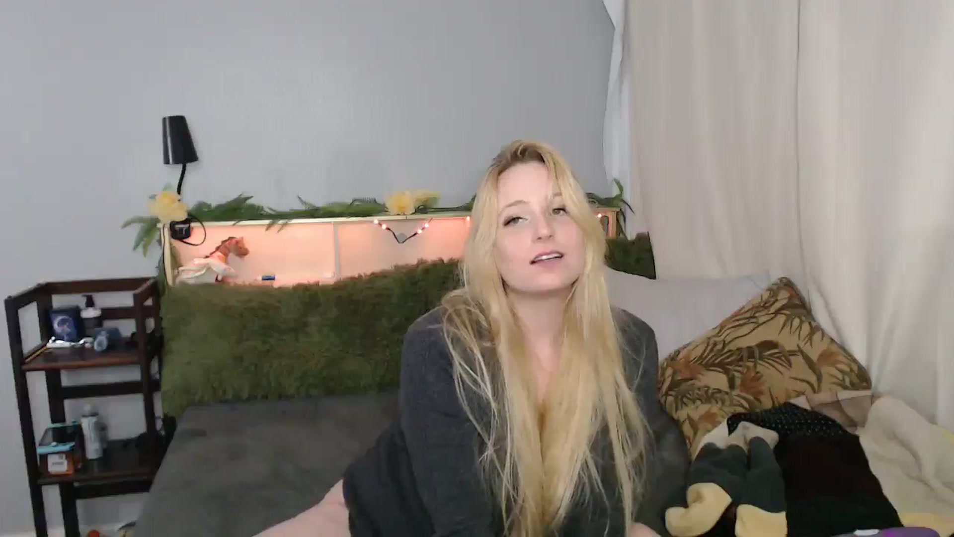 Gallery image thumbnail from Gardengirl69's myfreecams stream on, 01/05/2026, 24:50 image 18 of 20