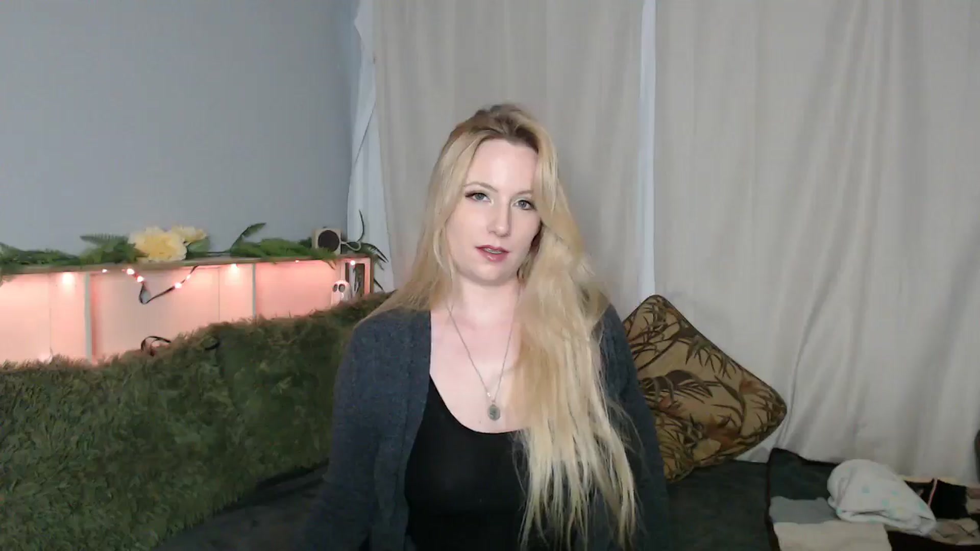 Gallery image thumbnail from Gardengirl69's myfreecams stream on, 01/10/2026, 22:43 image 17 of 20