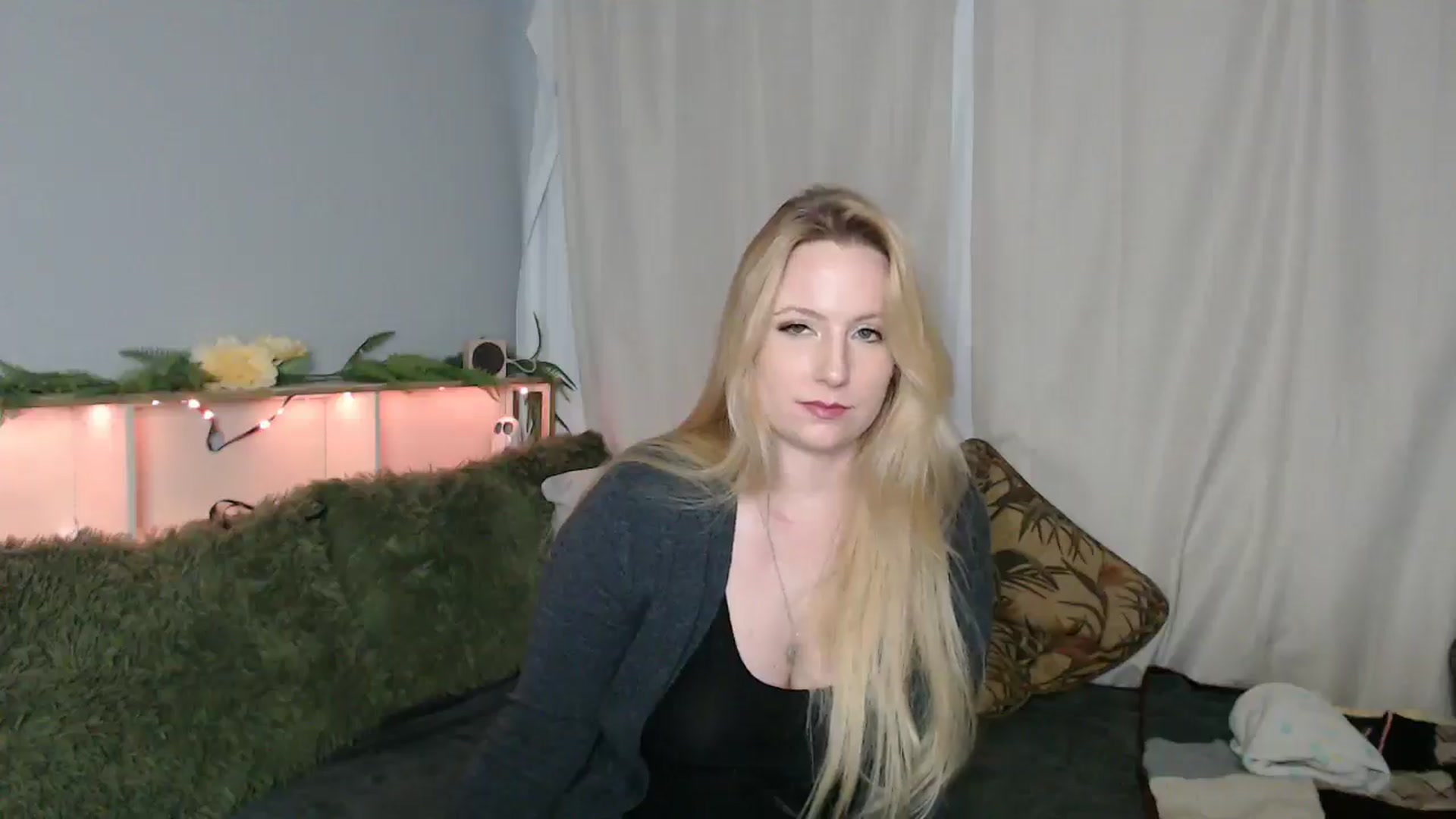 Gallery image thumbnail from Gardengirl69's myfreecams stream on, 01/10/2026, 22:43 image 18 of 20