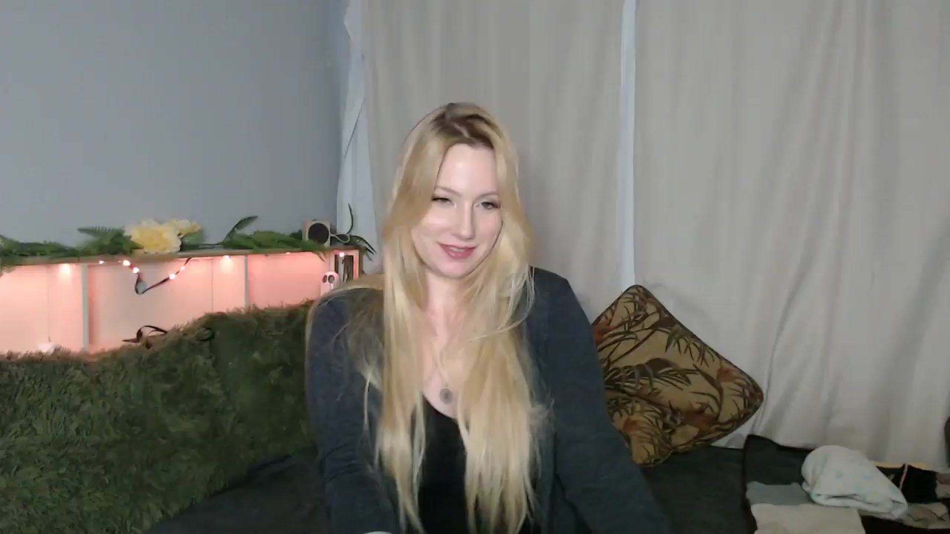 Gallery image thumbnail from Gardengirl69's myfreecams stream on, 01/10/2026, 22:43 image 1 of 20