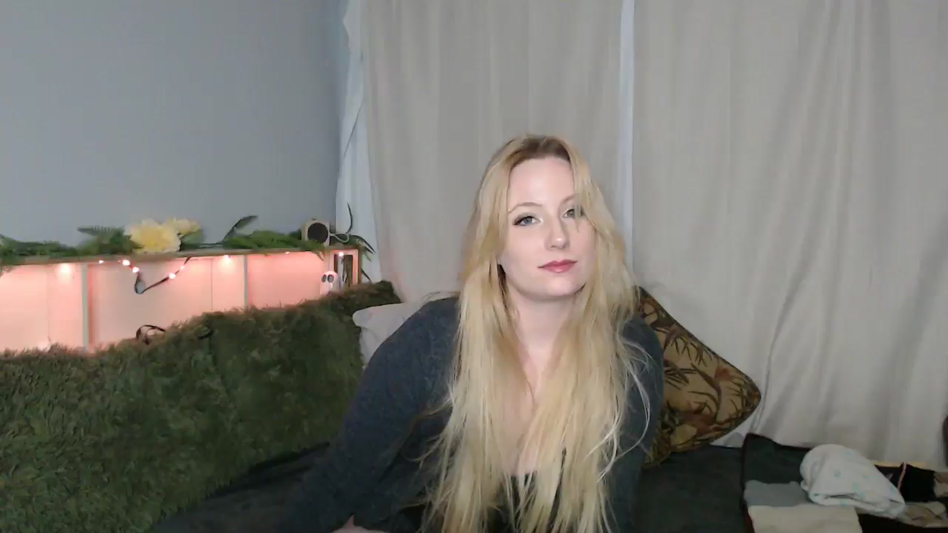 Gallery image thumbnail from Gardengirl69's myfreecams stream on, 01/10/2026, 22:43 image 6 of 20