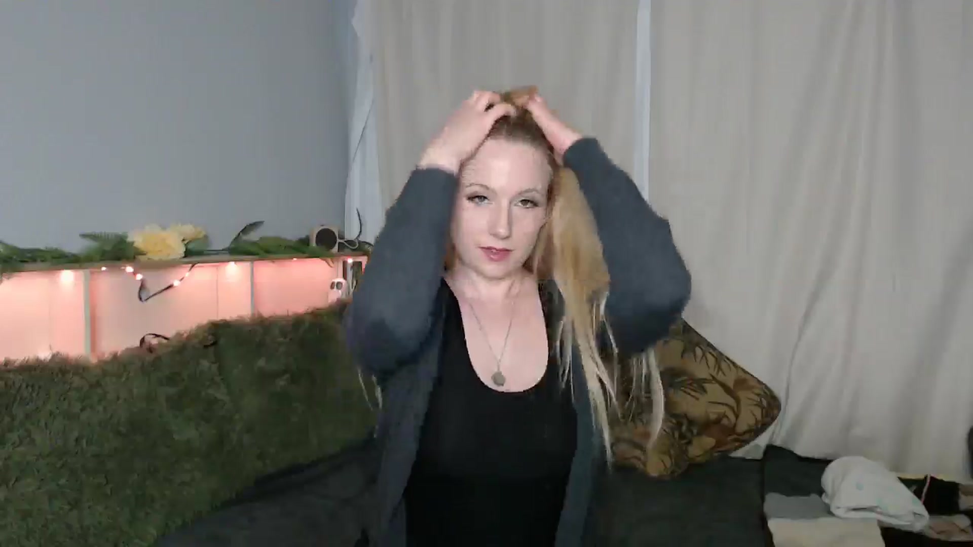 Gallery image thumbnail from Gardengirl69's myfreecams stream on, 01/10/2026, 22:43 image 7 of 20