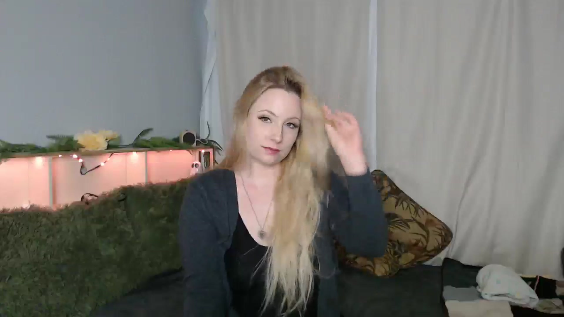 Gallery image thumbnail from Gardengirl69's myfreecams stream on, 01/10/2026, 22:43 image 14 of 20