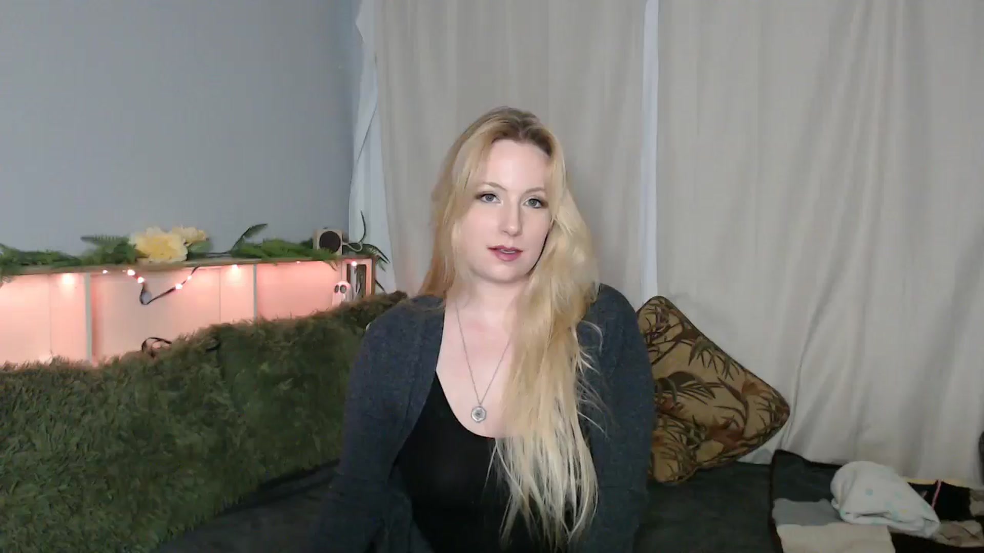 Gallery image thumbnail from Gardengirl69's myfreecams stream on, 01/10/2026, 22:43 image 13 of 20
