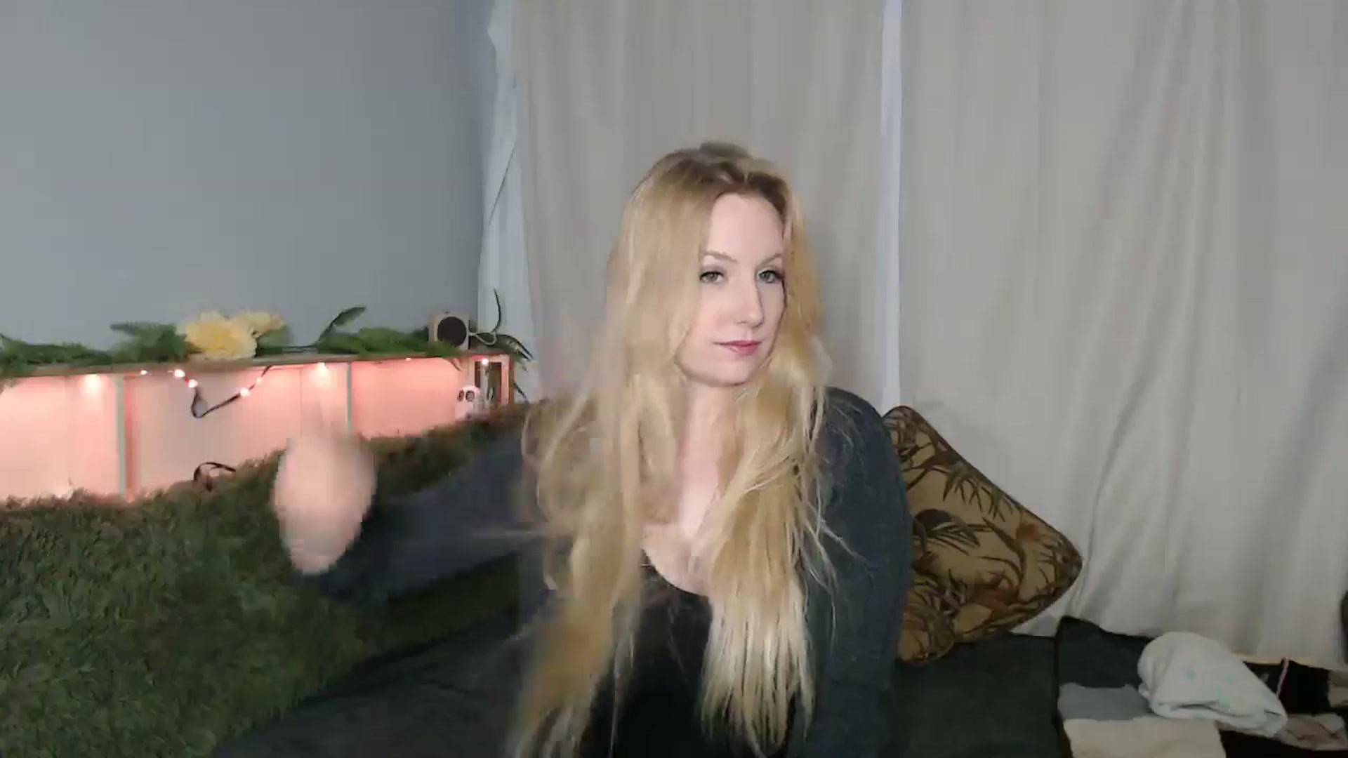 Gallery image thumbnail from Gardengirl69's myfreecams stream on, 01/10/2026, 22:43 image 5 of 20