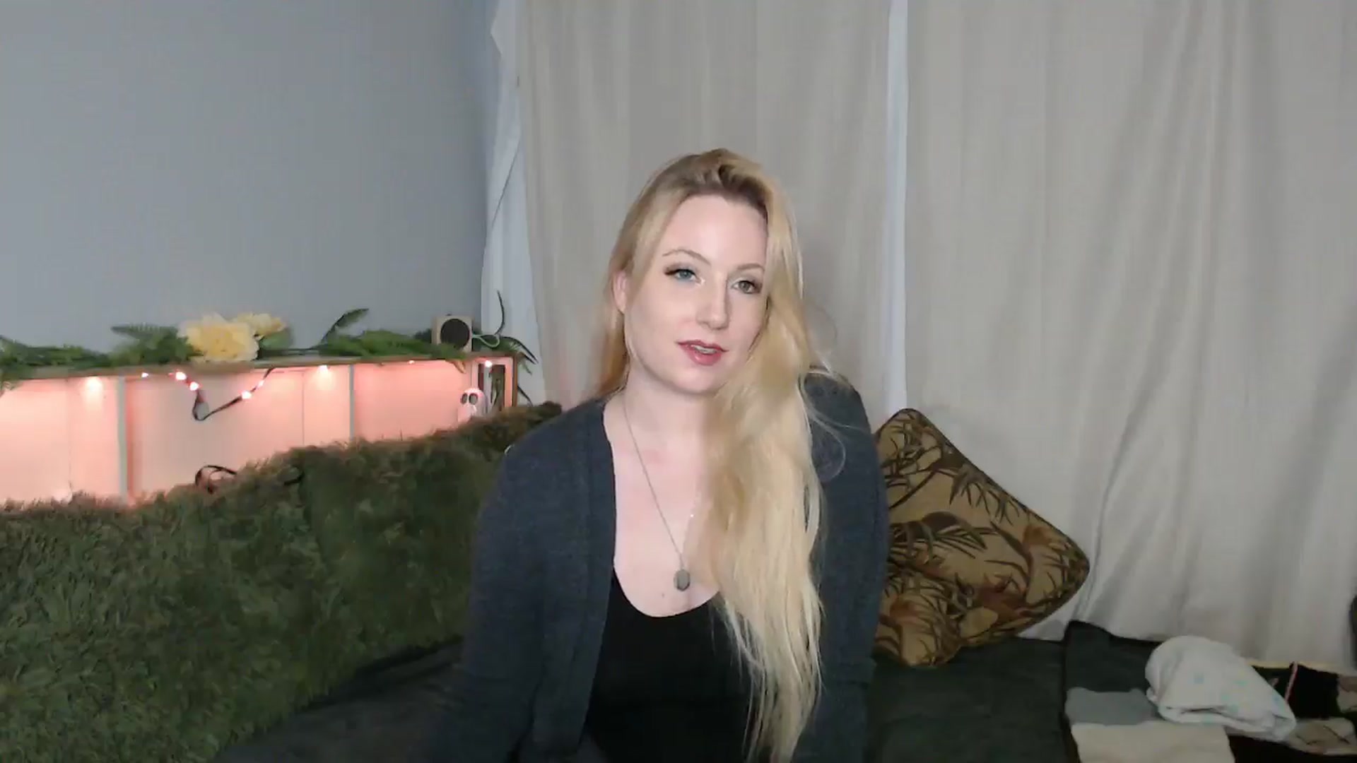 Gallery image thumbnail from Gardengirl69's myfreecams stream on, 01/10/2026, 22:43 image 12 of 20