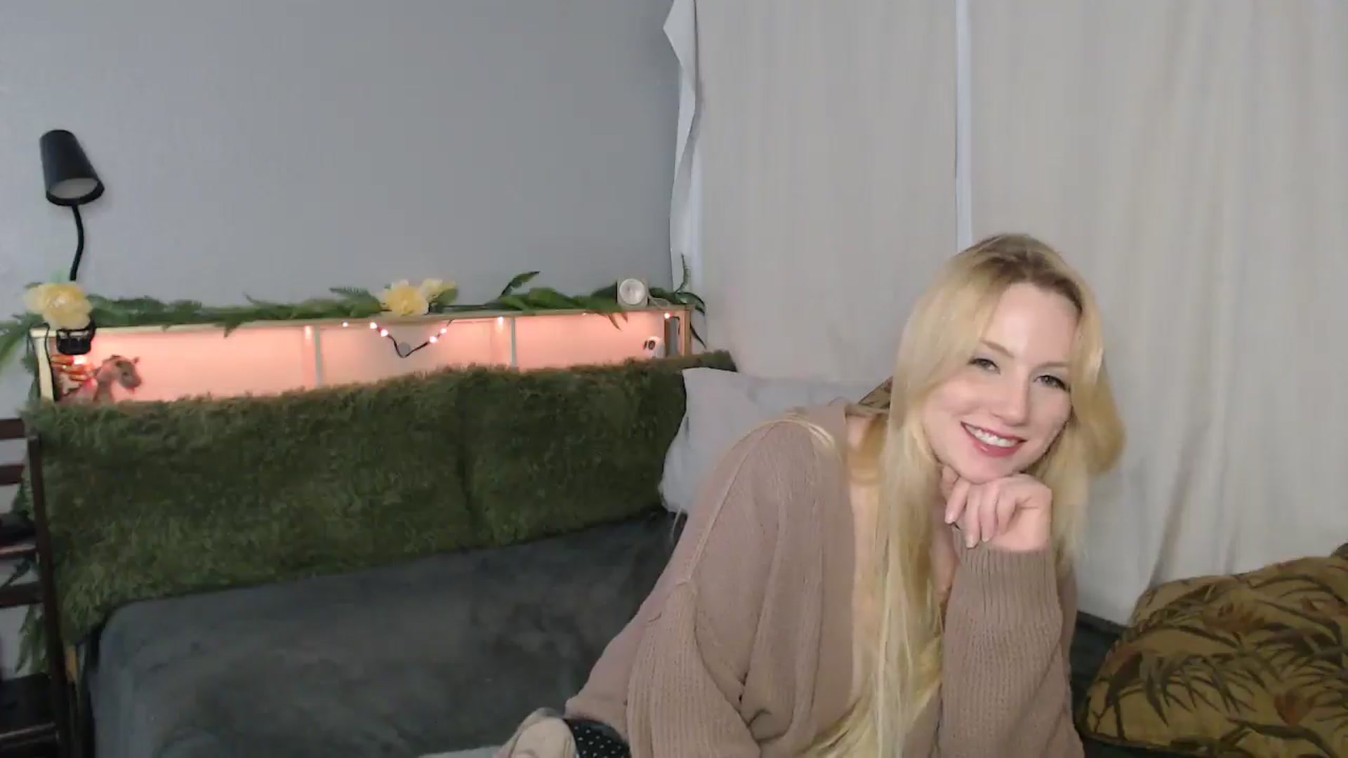 Gallery image thumbnail from Gardengirl69's myfreecams stream on, 01/14/2026, 06:32 image 7 of 20
