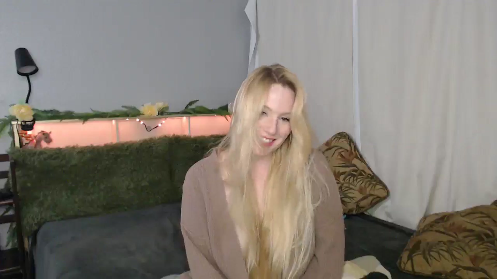 Gallery image thumbnail from Gardengirl69's myfreecams stream on, 01/14/2026, 06:32 image 8 of 20