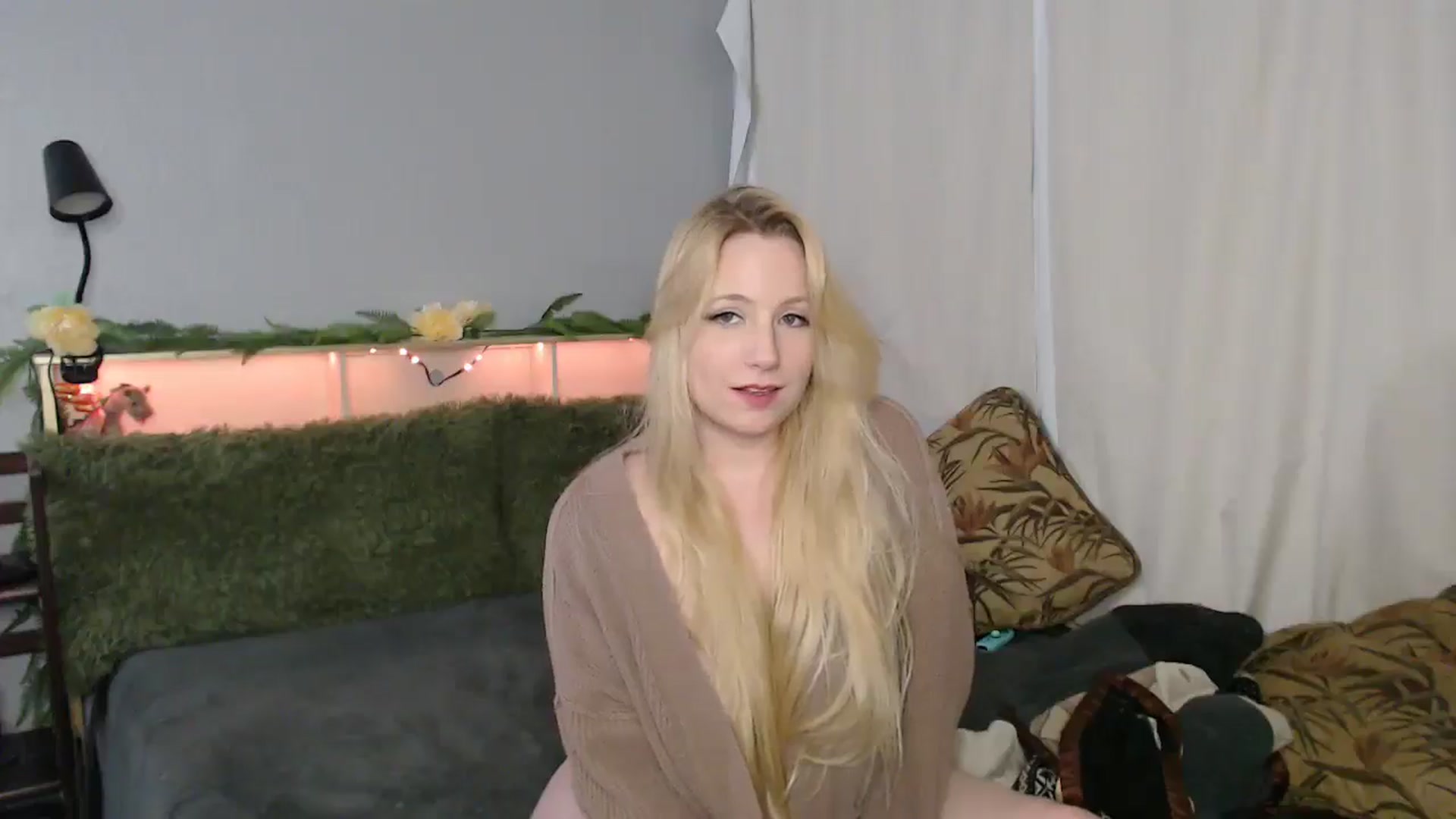Gallery image thumbnail from Gardengirl69's myfreecams stream on, 01/14/2026, 06:32 image 10 of 20