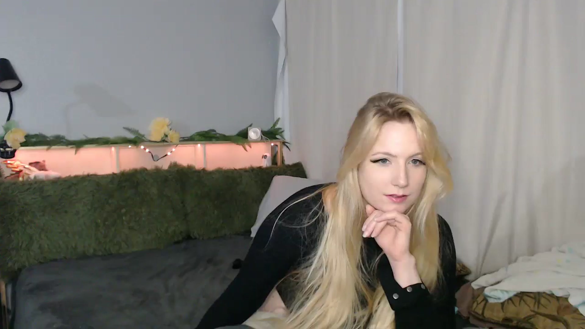 Gallery image thumbnail from Gardengirl69's myfreecams stream on, 01/15/2026, 01:53 image 8 of 20