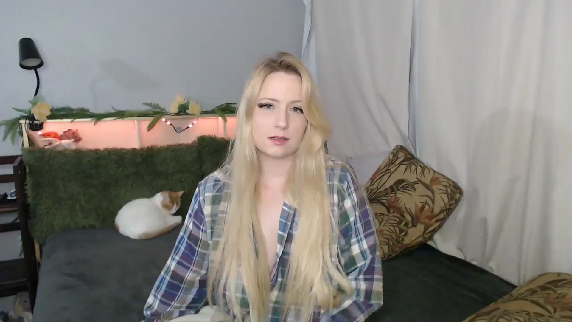 Gallery image thumbnail from Gardengirl69's myfreecams stream on, 01/17/2026, 22:50 image 7 of 20