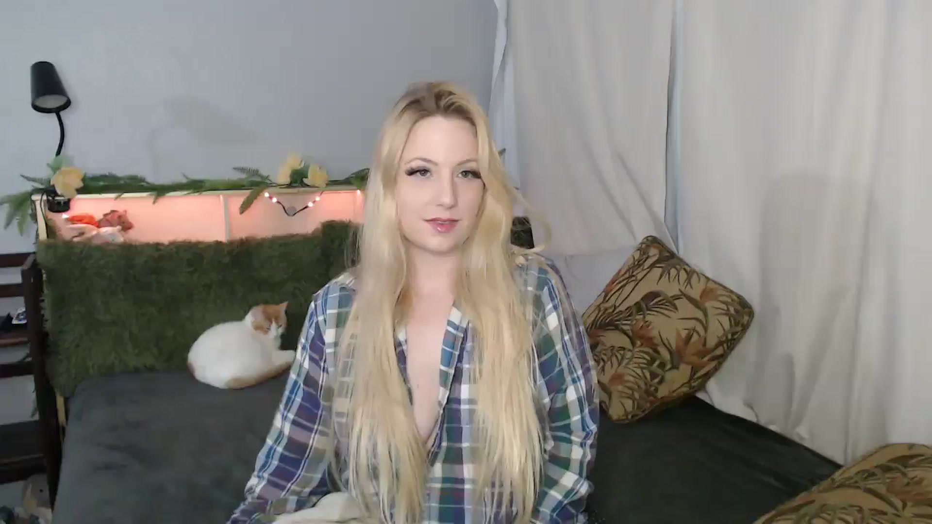 Gallery image thumbnail from Gardengirl69's myfreecams stream on, 01/17/2026, 22:50 image 1 of 20
