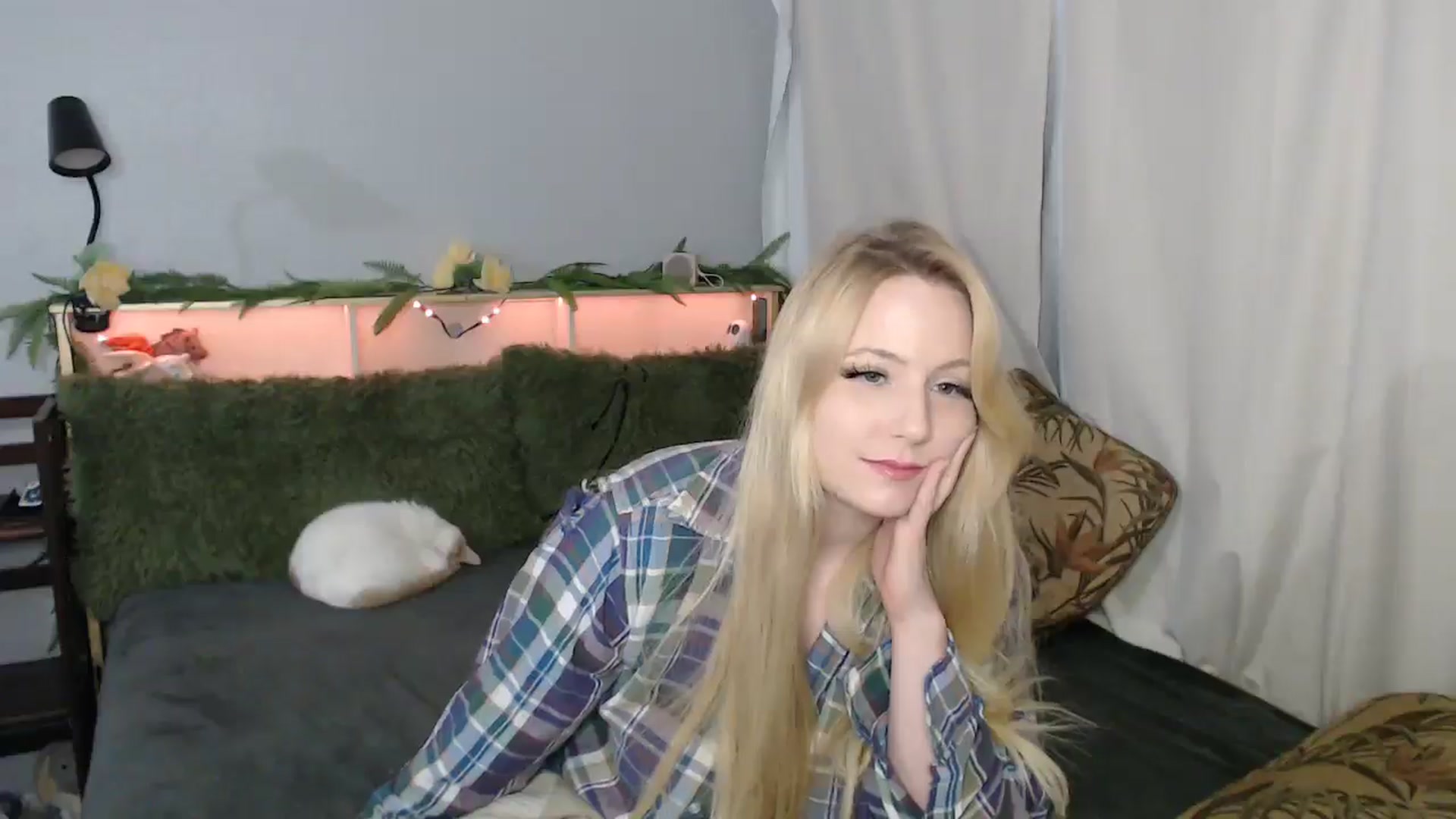 Gallery image thumbnail from Gardengirl69's myfreecams stream on, 01/17/2026, 22:50 image 10 of 20