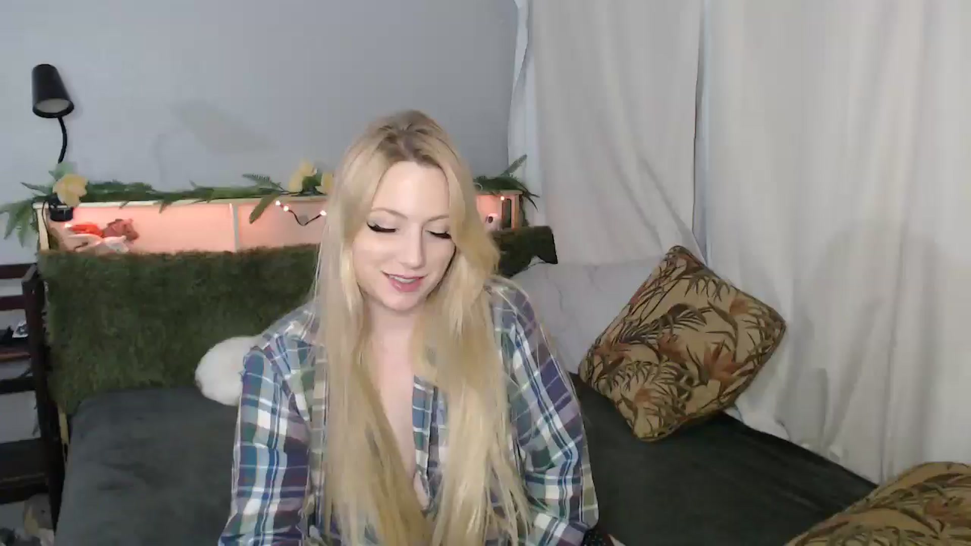 Gallery image thumbnail from Gardengirl69's myfreecams stream on, 01/17/2026, 22:50 image 9 of 20