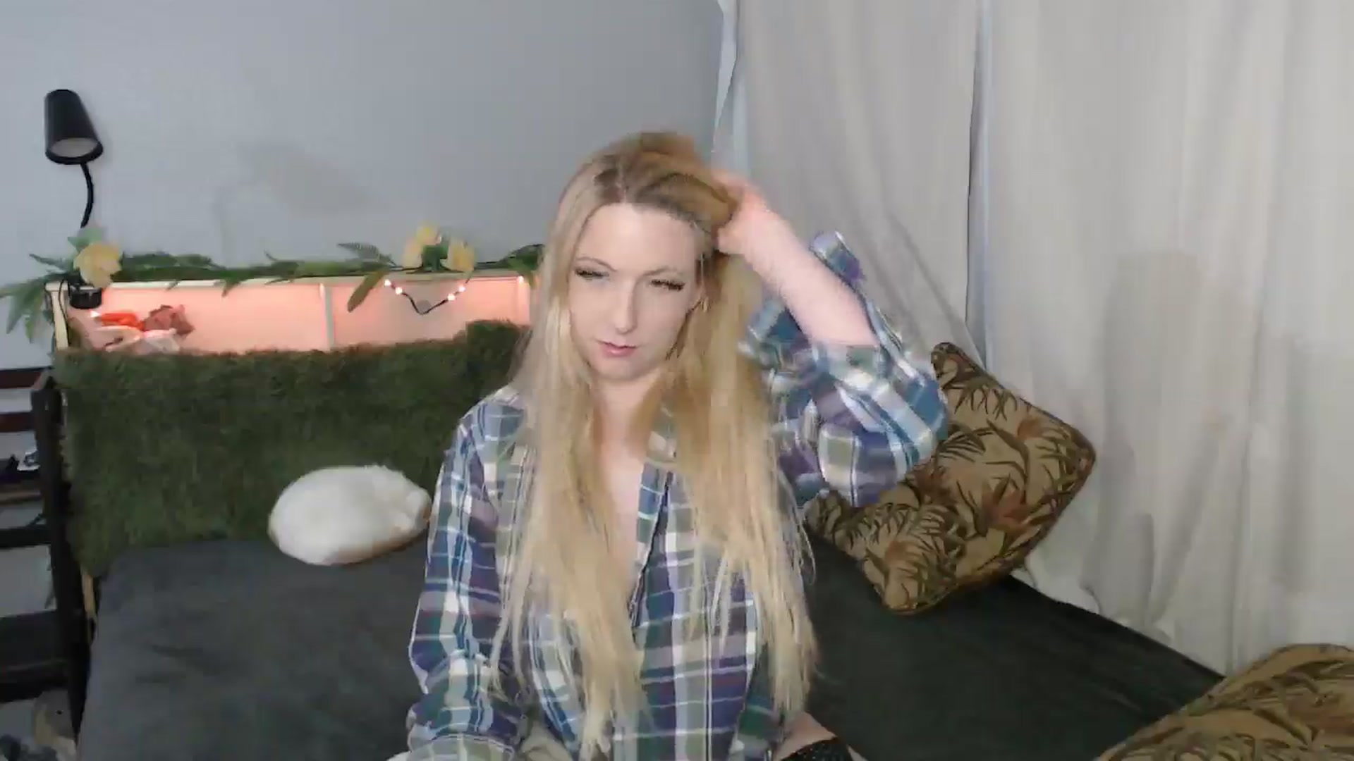 Gallery image thumbnail from Gardengirl69's myfreecams stream on, 01/17/2026, 22:50 image 11 of 20