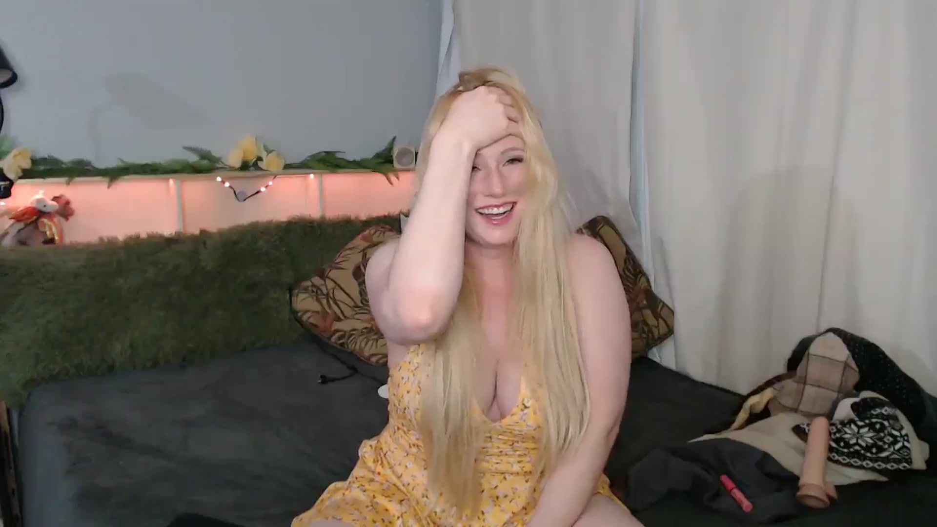 Gallery image thumbnail from Gardengirl69's myfreecams stream on, 01/21/2026, 05:25 image 17 of 20