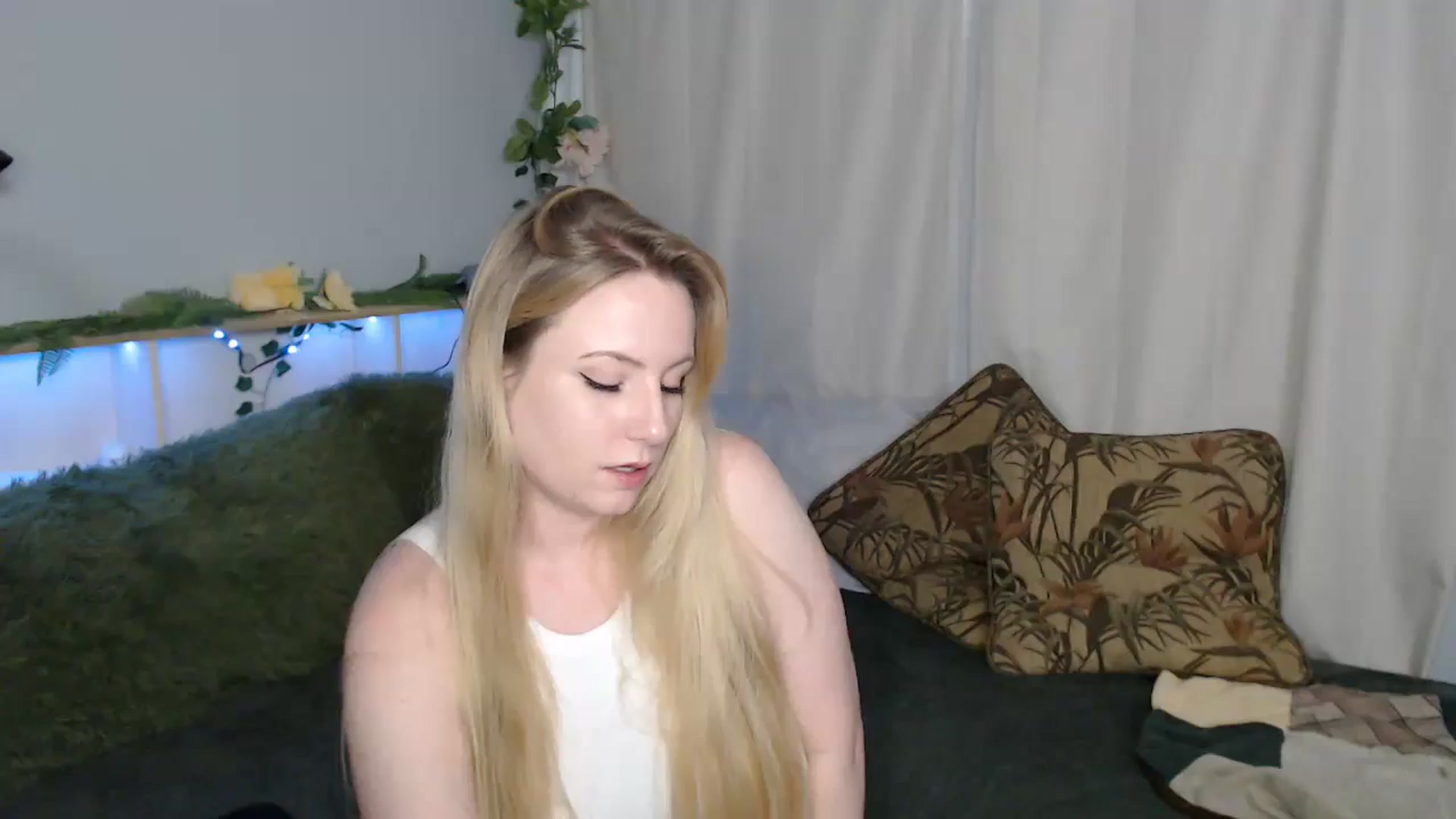 Gallery image thumbnail from Gardengirl69's myfreecams stream on, 03/14/2026, 02:10 image 15 of 20