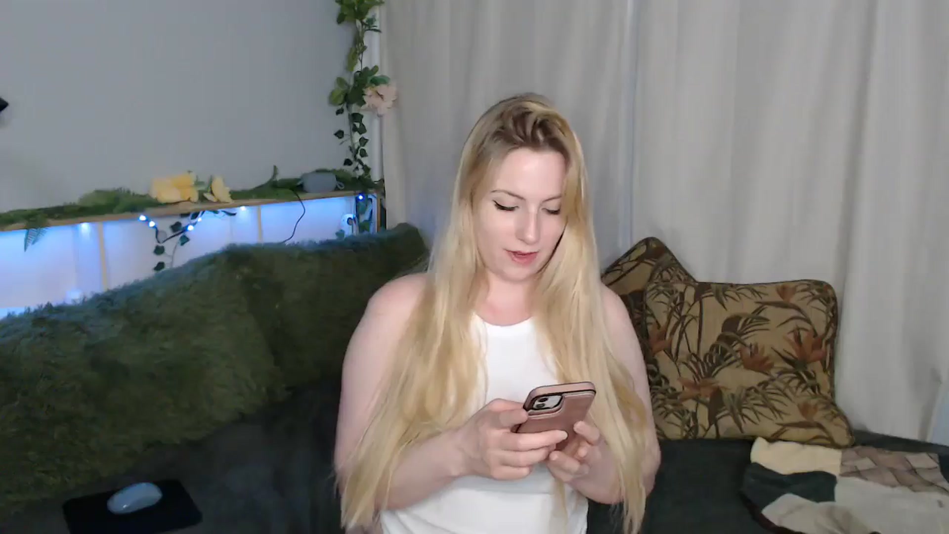 Gallery image thumbnail from Gardengirl69's myfreecams stream on, 03/14/2026, 02:10 image 11 of 20