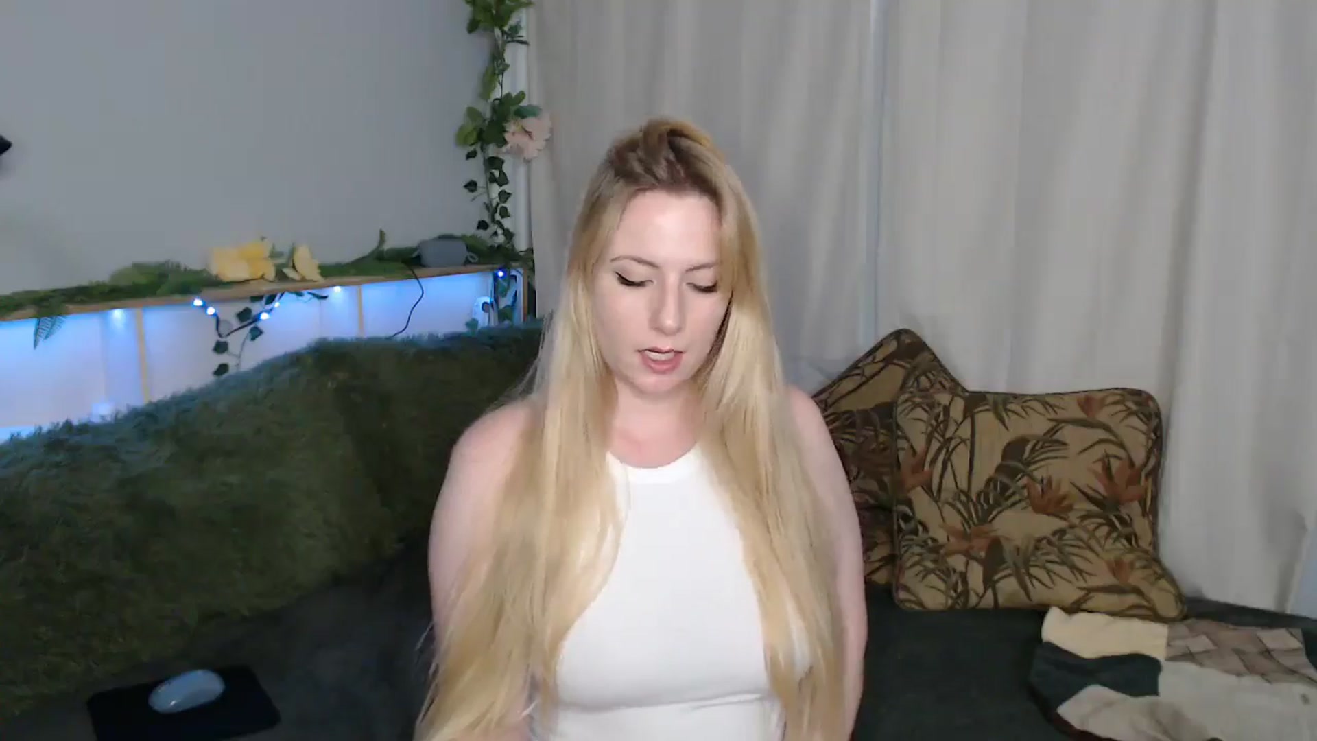 Gallery image thumbnail from Gardengirl69's myfreecams stream on, 03/14/2026, 02:10 image 10 of 20