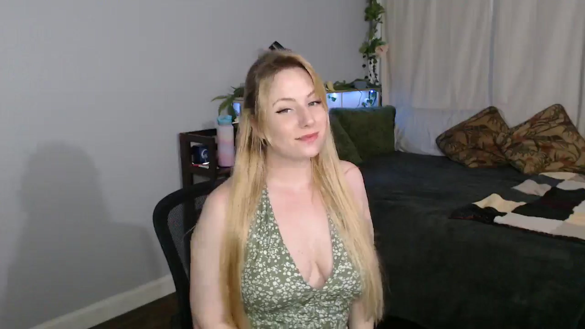 Gallery image thumbnail from Gardengirl69's myfreecams stream on, 03/15/2026, 02:21 image 14 of 20