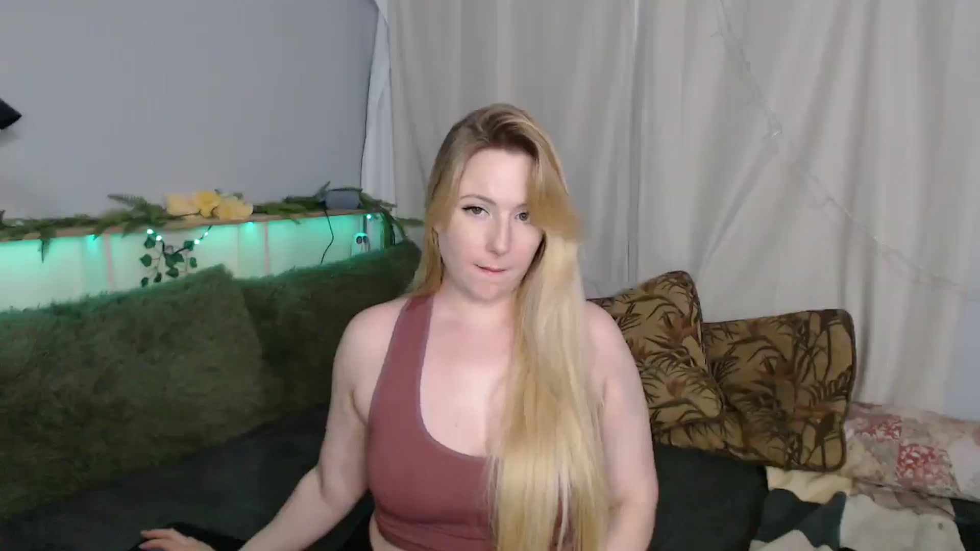 Gallery image thumbnail from Gardengirl69's myfreecams stream on, 03/25/2026, 01:41 image 4 of 20