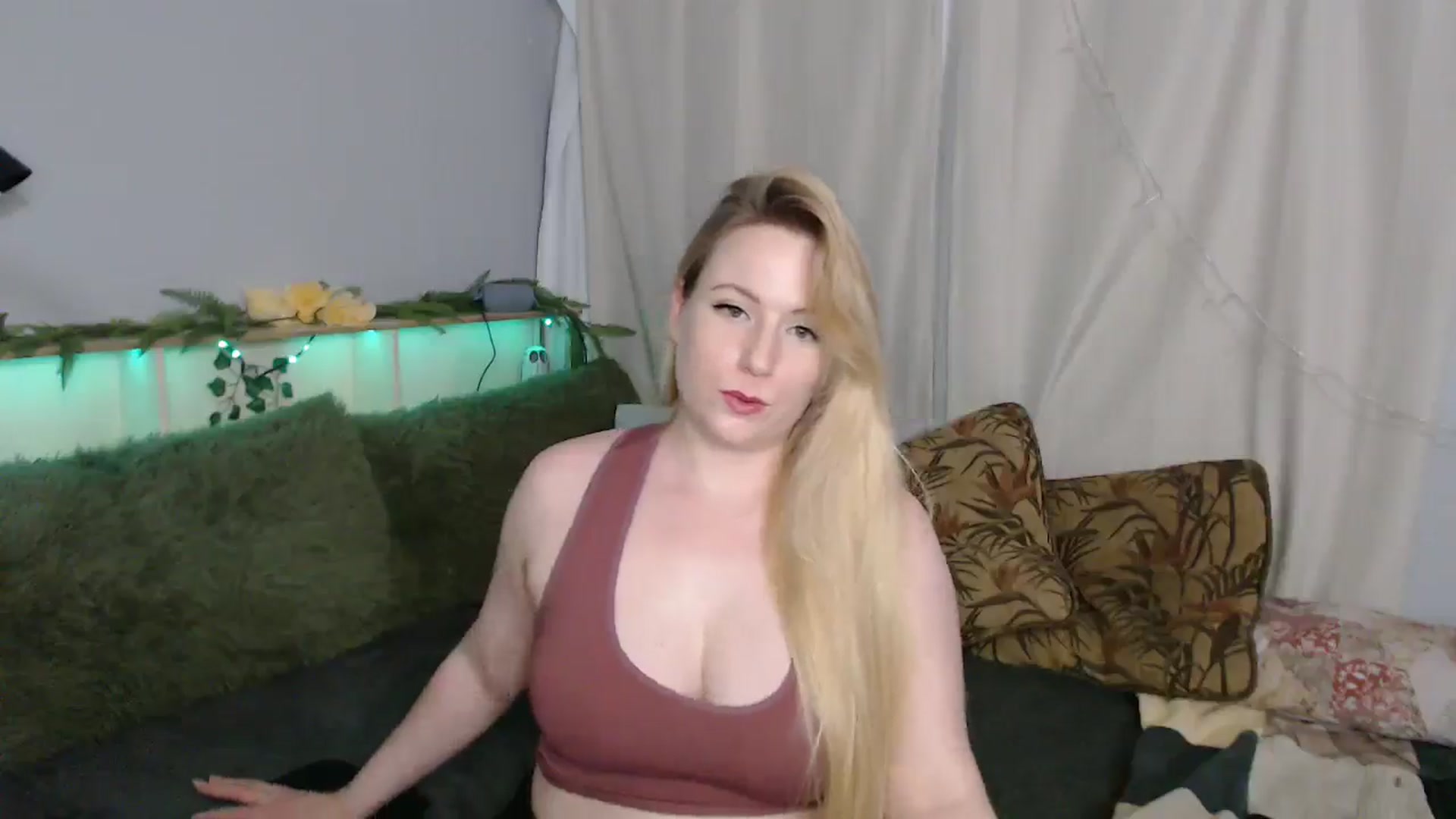 Gallery image thumbnail from Gardengirl69's myfreecams stream on, 03/25/2026, 01:41 image 13 of 20