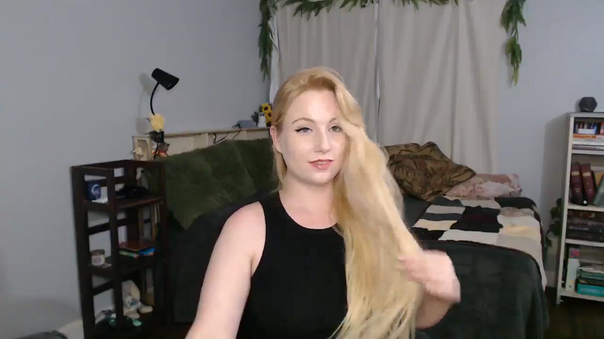 Gallery image thumbnail from Gardengirl69's myfreecams stream on, 03/31/2026, 01:23 image 16 of 20