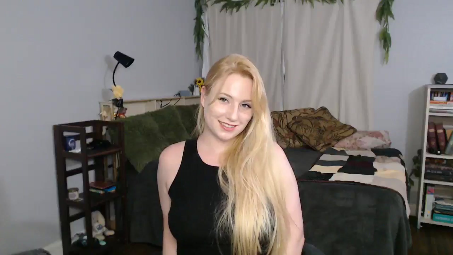 Gallery image thumbnail from Gardengirl69's myfreecams stream on, 03/31/2026, 01:23 image 15 of 20