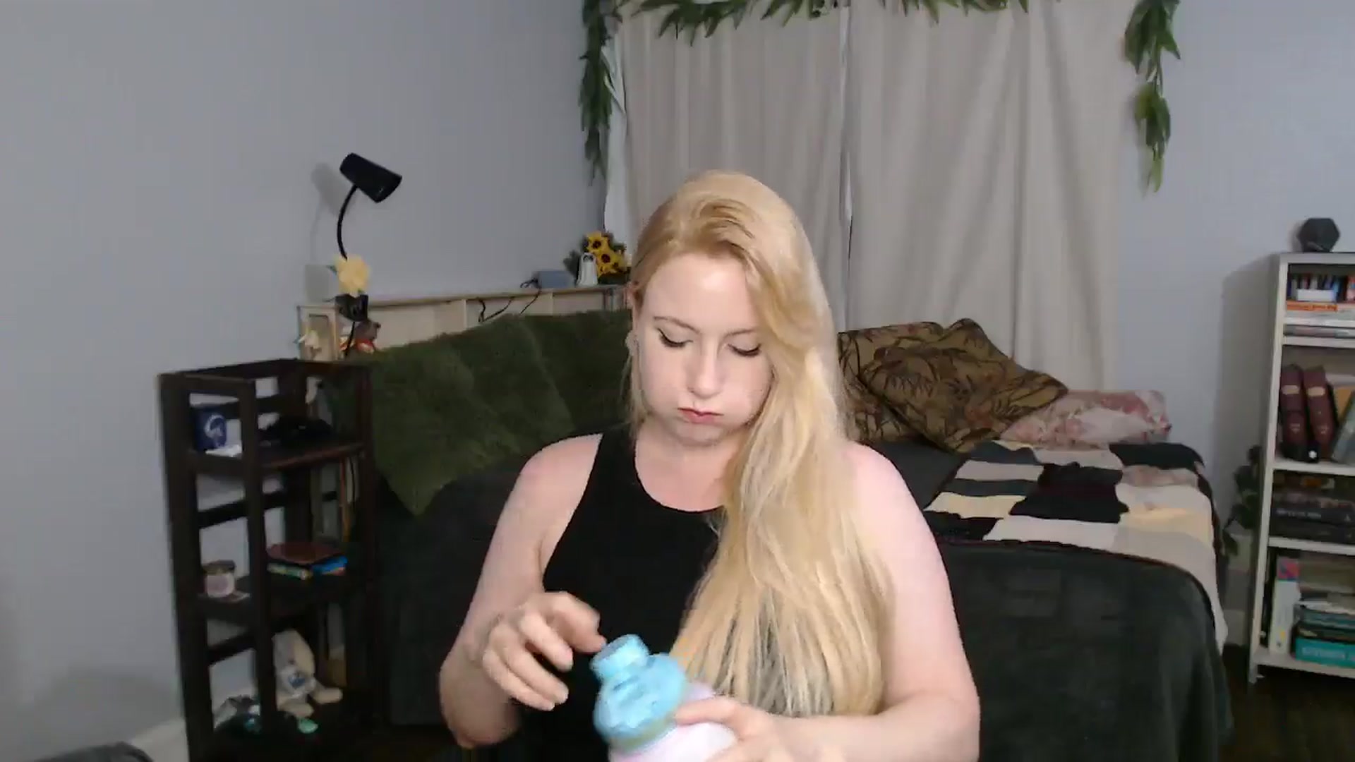 Gallery image thumbnail from Gardengirl69's myfreecams stream on, 03/31/2026, 01:23 image 18 of 20