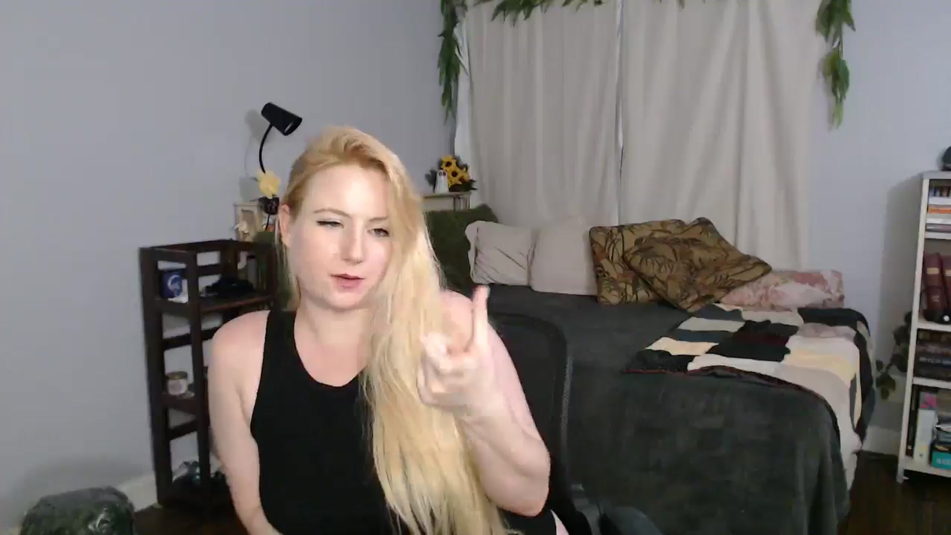 Gallery image thumbnail from Gardengirl69's myfreecams stream on, 03/31/2026, 05:03 image 8 of 20