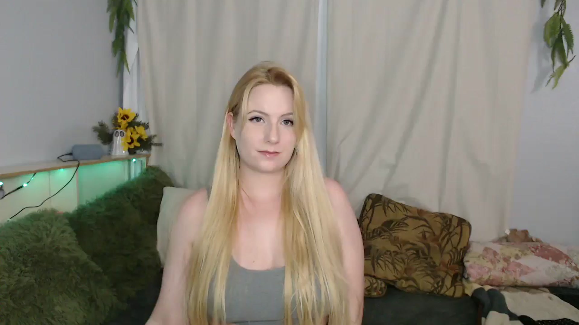 Gallery image thumbnail from Gardengirl69's myfreecams stream on, 04/14/2026, 03:37 image 1 of 20