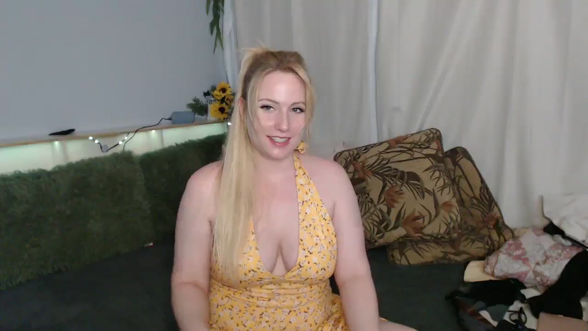 Gallery image thumbnail from Gardengirl69's myfreecams stream on, 05/03/2026, 21:48 image 9 of 20