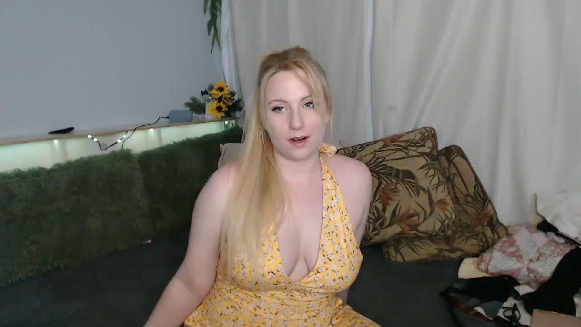 Gallery image thumbnail from Gardengirl69's myfreecams stream on, 05/03/2026, 21:48 image 1 of 20