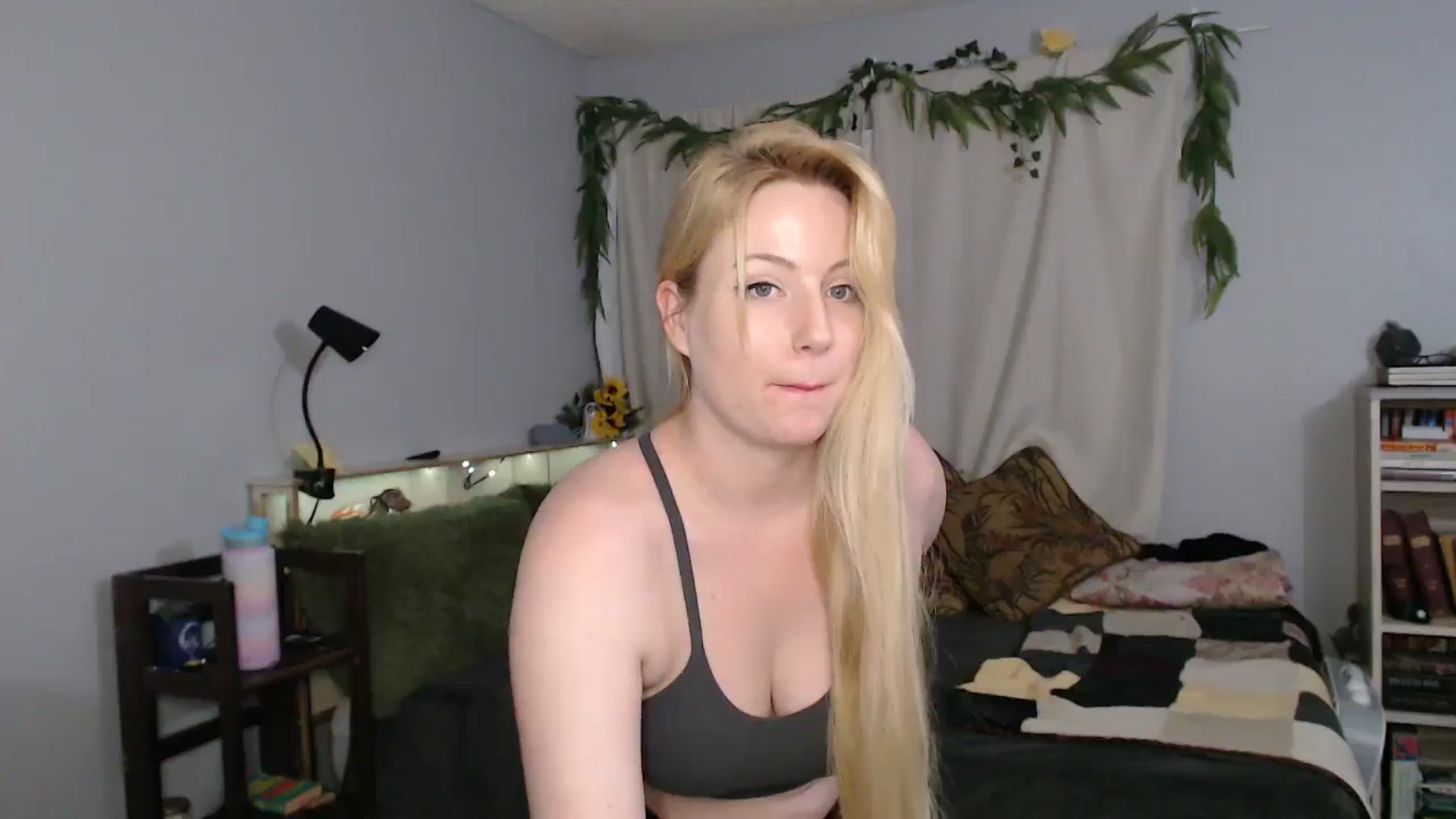 Gallery image thumbnail from Gardengirl69's myfreecams stream on, 05/05/2026, 02:34 image 12 of 20