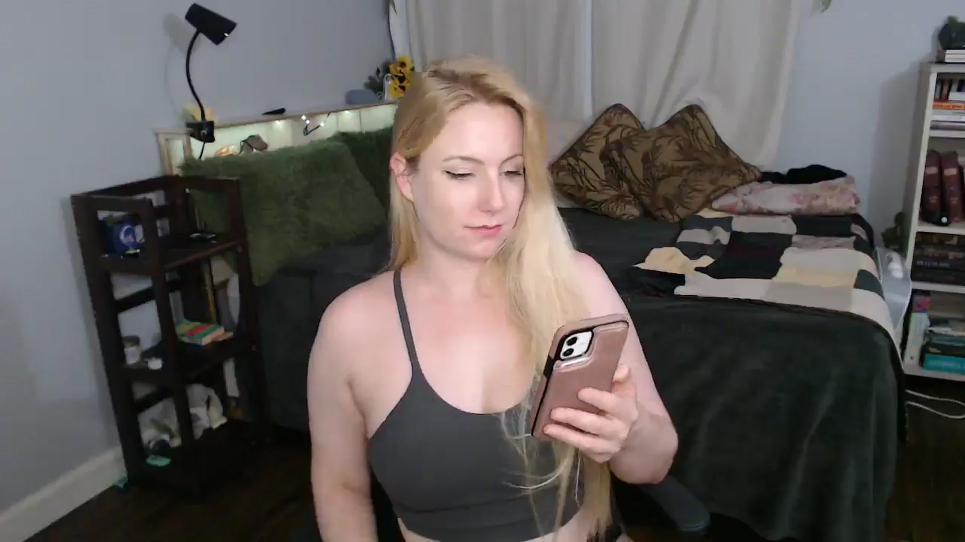 Gallery image thumbnail from Gardengirl69's myfreecams stream on, 05/05/2026, 02:34 image 6 of 20