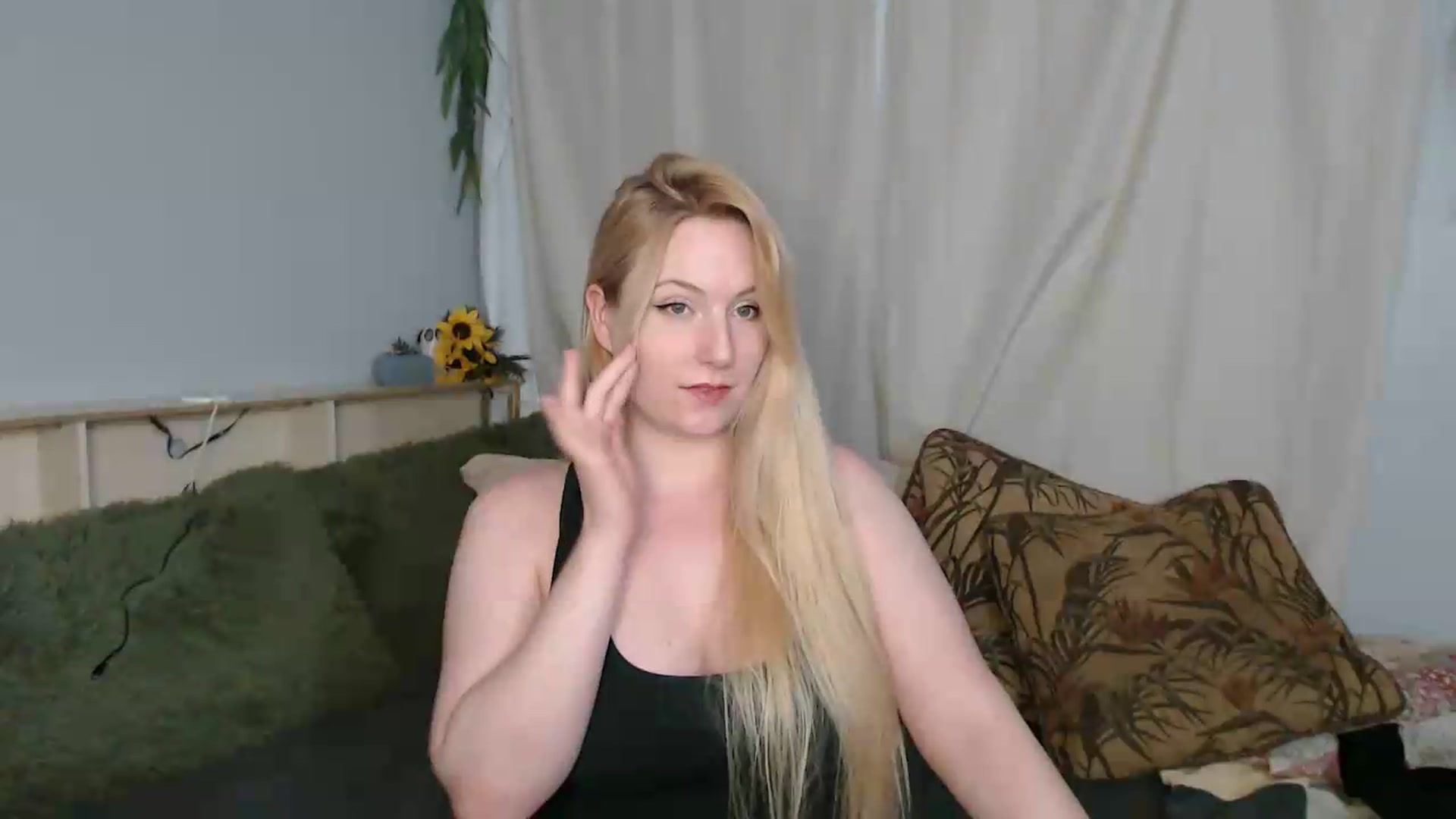 Gallery image thumbnail from Gardengirl69's myfreecams stream on, 05/12/2026, 01:31 image 6 of 20