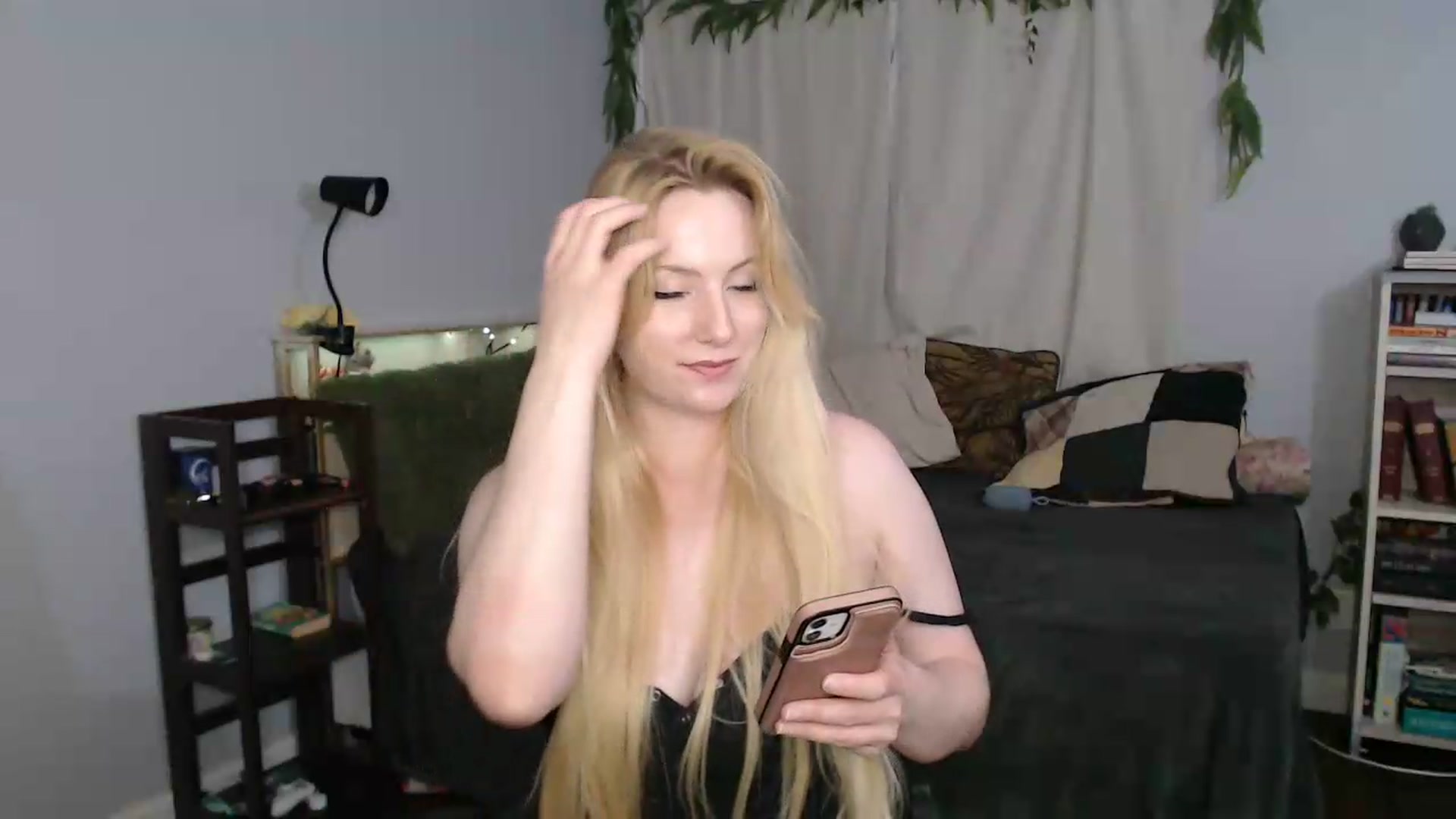 Gallery image thumbnail from Gardengirl69's myfreecams stream on, 05/16/2026, 22:36 image 15 of 20