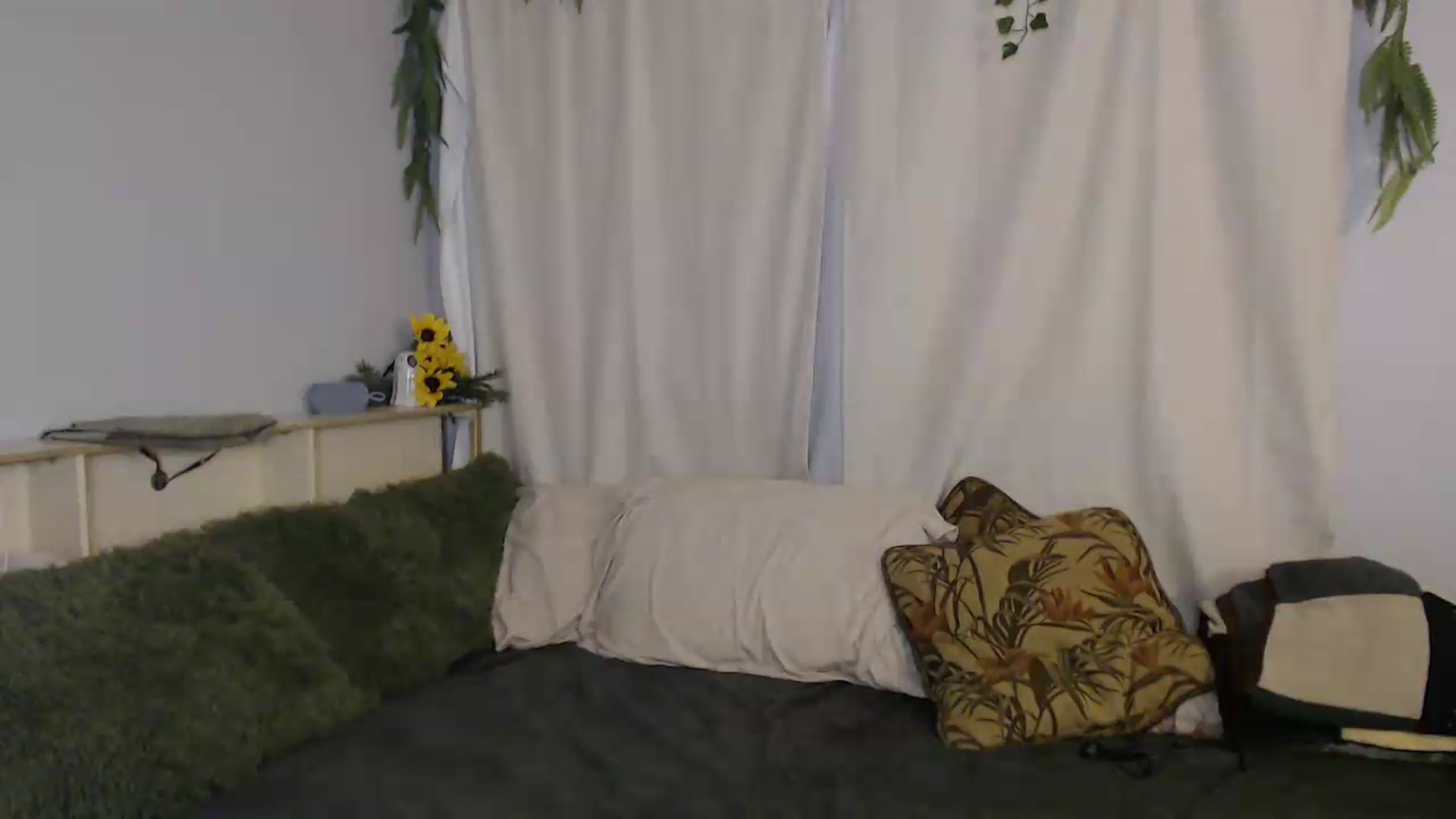 Gallery image thumbnail from Gardengirl69's myfreecams stream on, 05/28/2026, 24:40 image 17 of 20