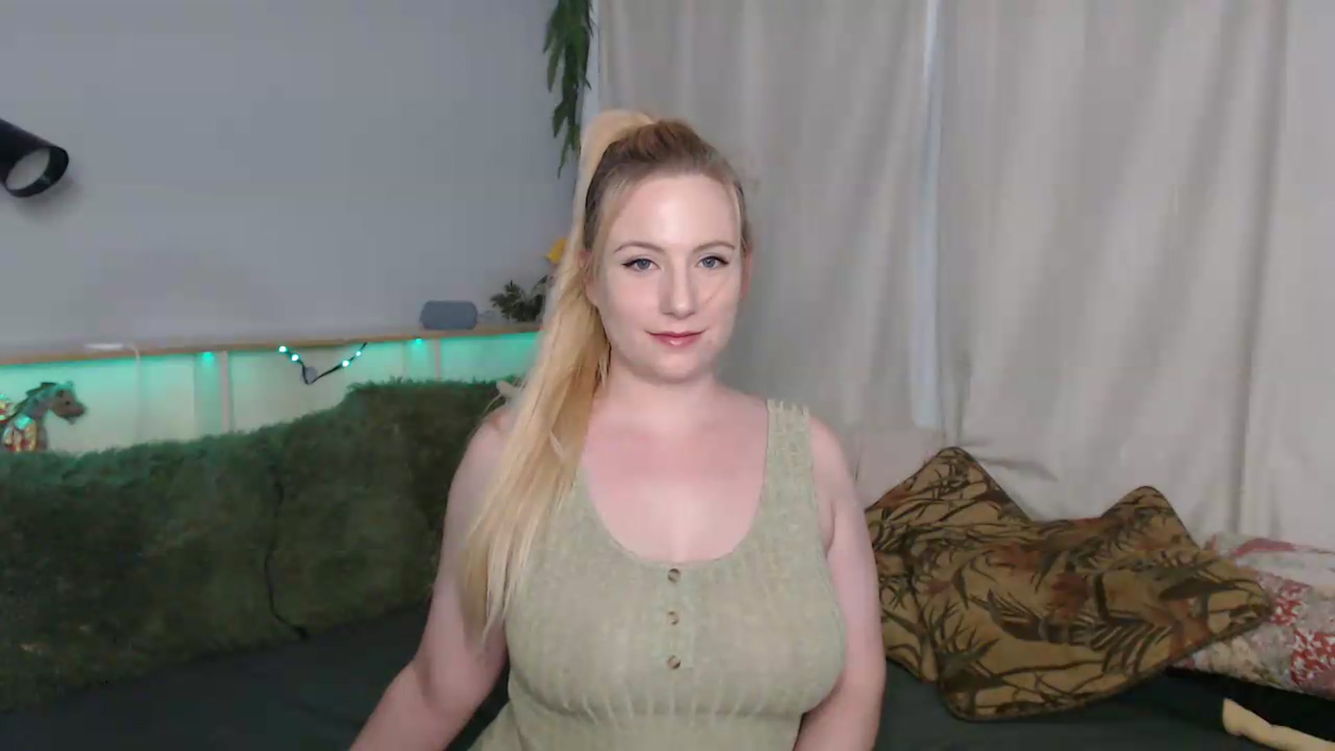 Gallery image thumbnail from Gardengirl69's myfreecams stream on, 06/15/2026, 02:02 image 7 of 20