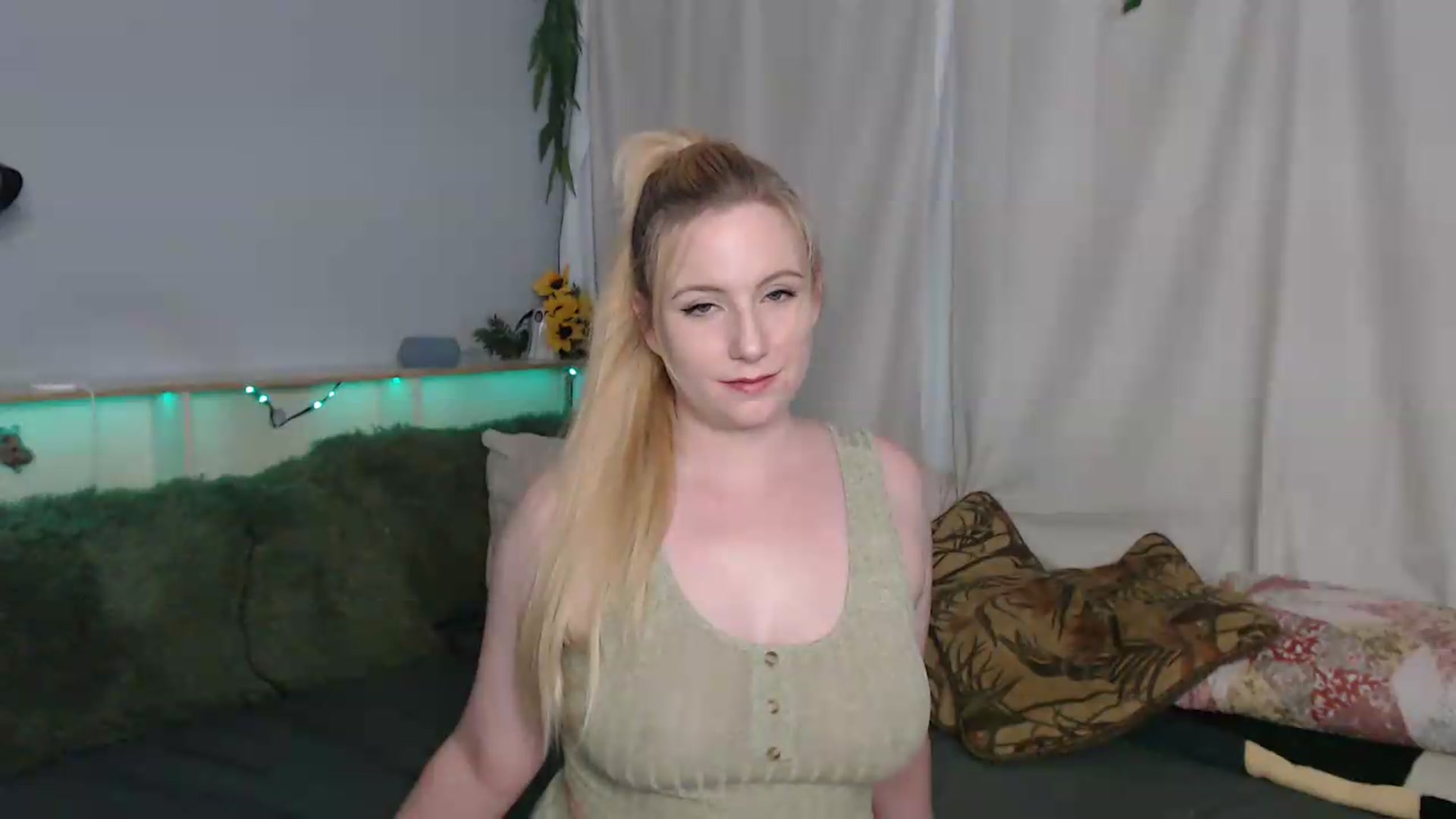 Gallery image thumbnail from Gardengirl69's myfreecams stream on, 06/15/2026, 02:02 image 18 of 20