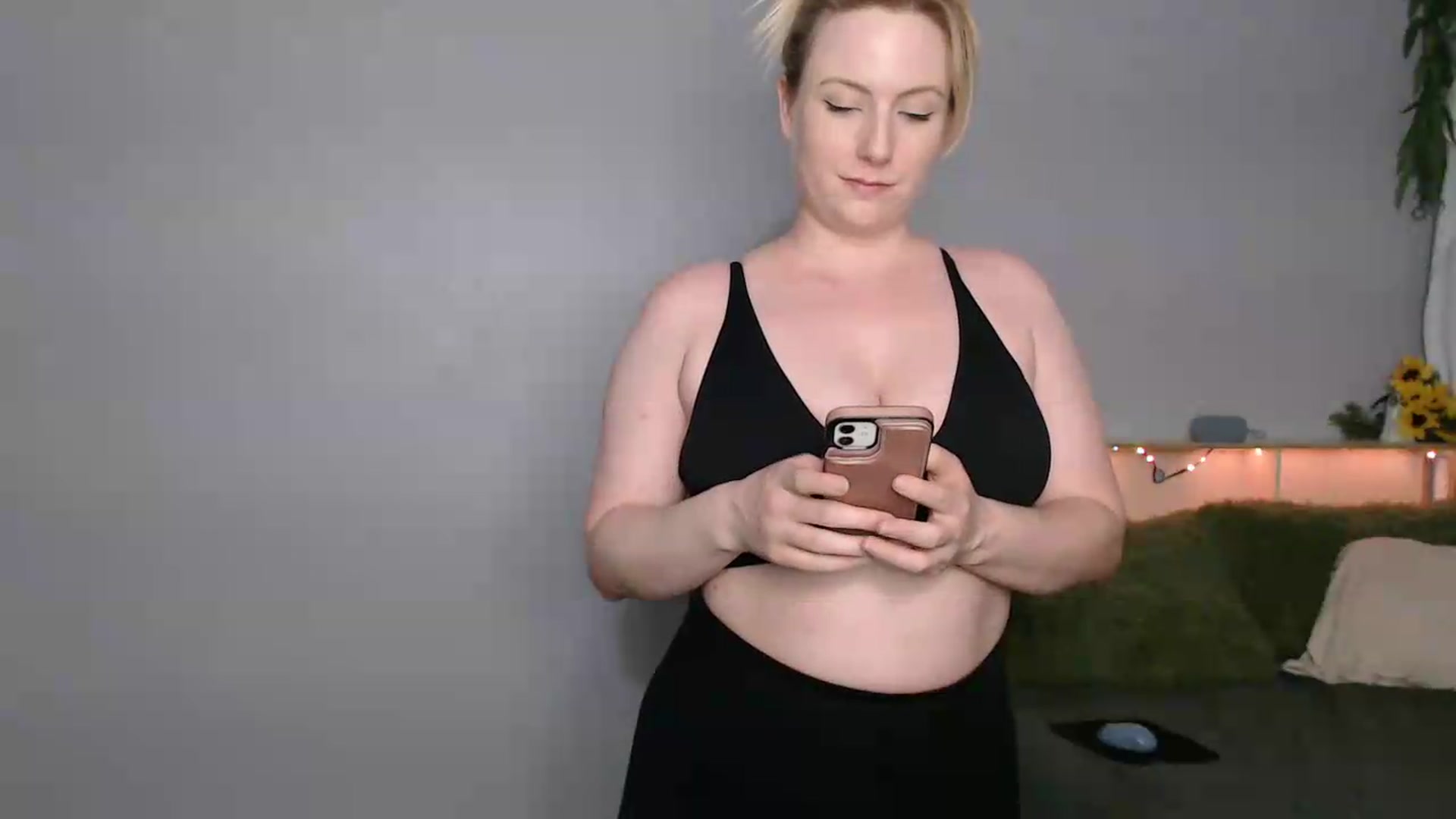 Gallery image thumbnail from Gardengirl69's myfreecams stream on, 06/21/2026, 04:12 image 11 of 20