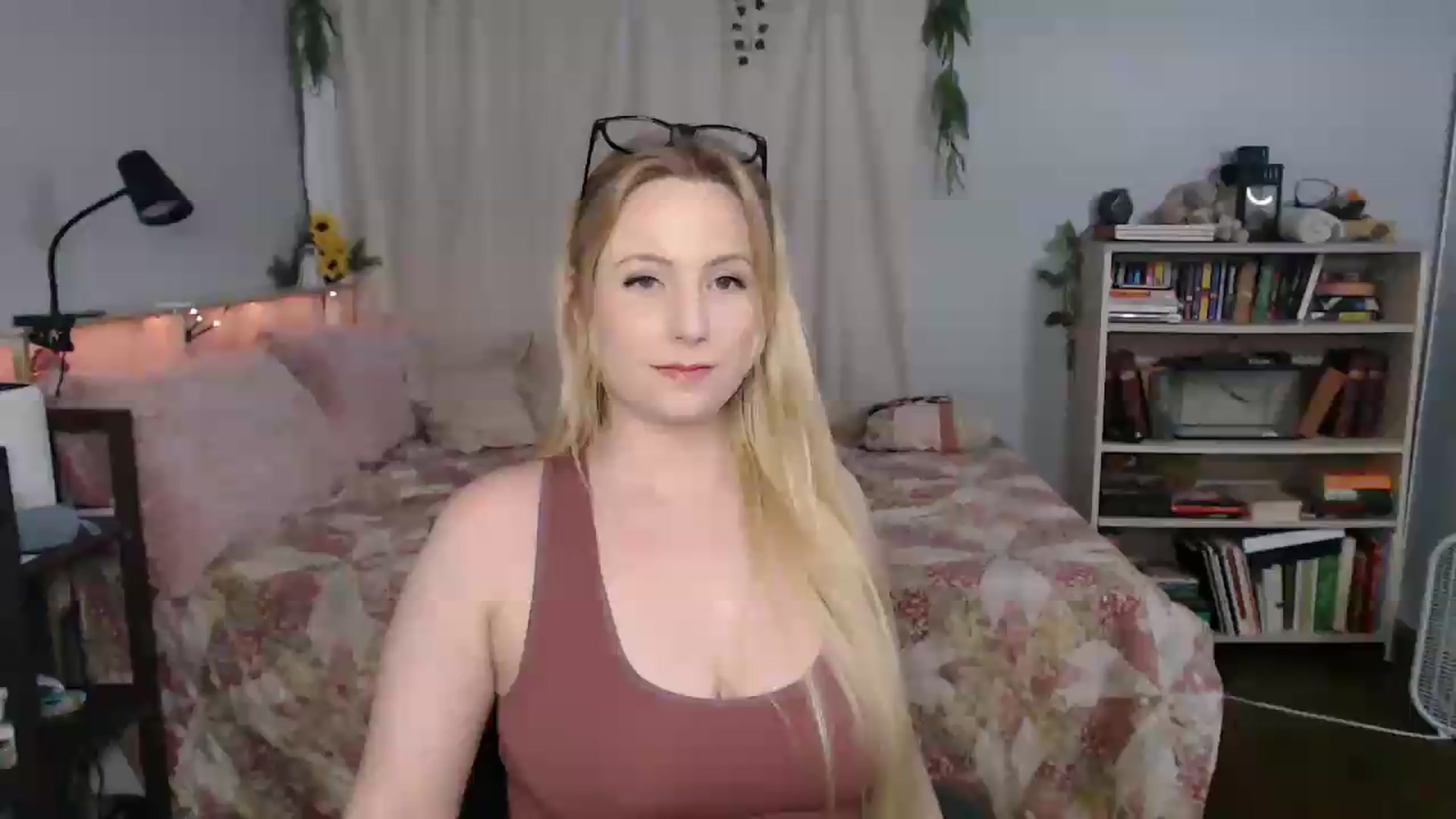 Gallery image thumbnail from Gardengirl69's myfreecams stream on, 07/03/2026, 24:32 image 1 of 20