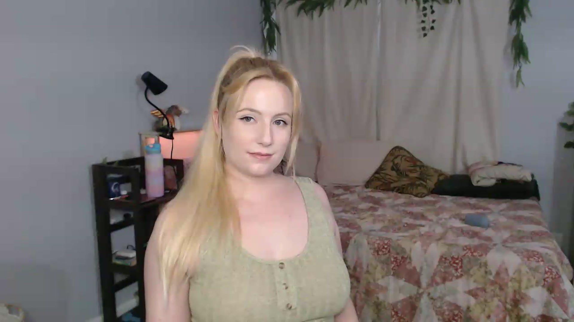Gallery image thumbnail from Gardengirl69's myfreecams stream on, 08/15/2026, 22:21 image 14 of 20