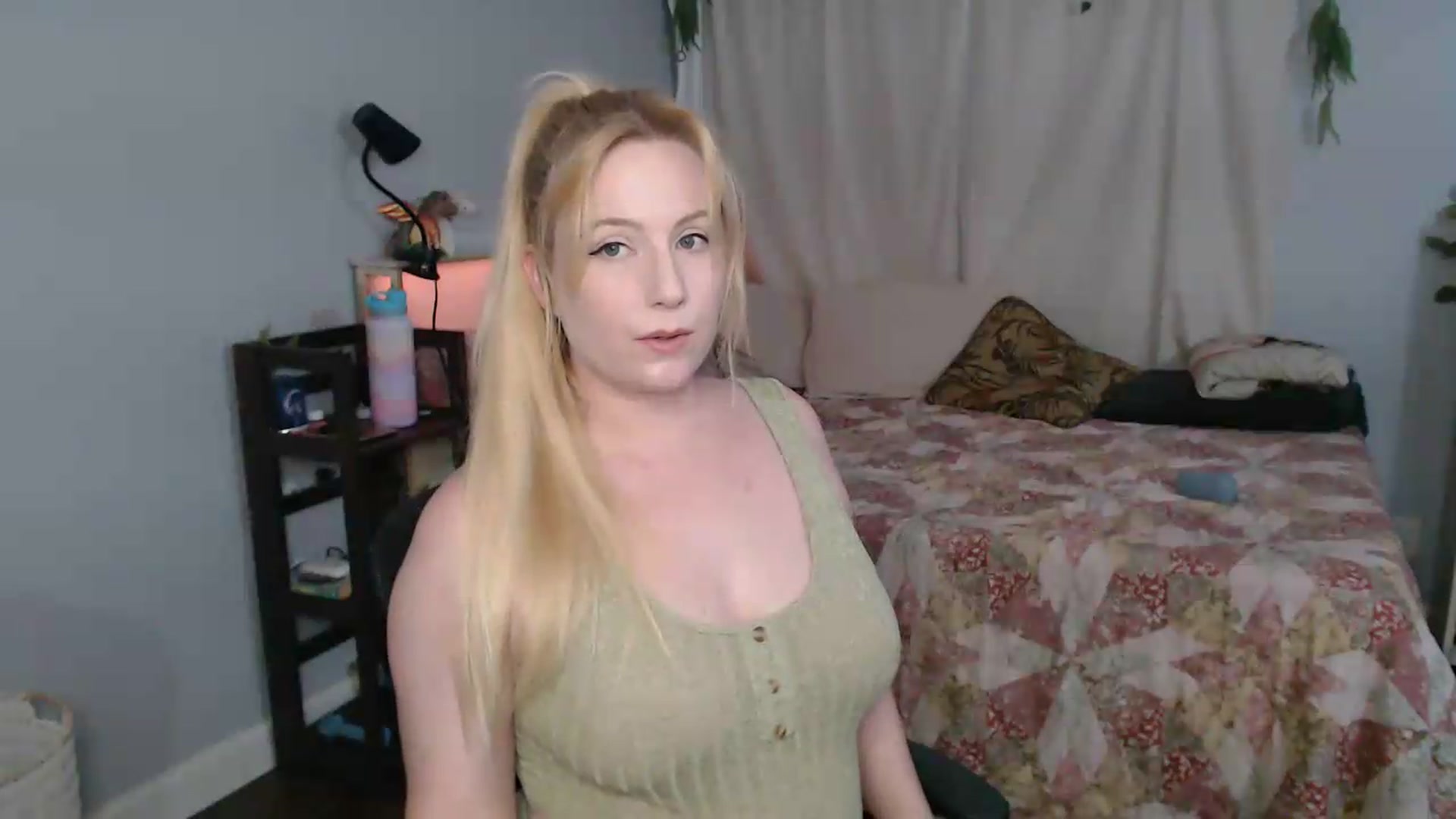 Gallery image thumbnail from Gardengirl69's myfreecams stream on, 08/15/2026, 22:21 image 19 of 20