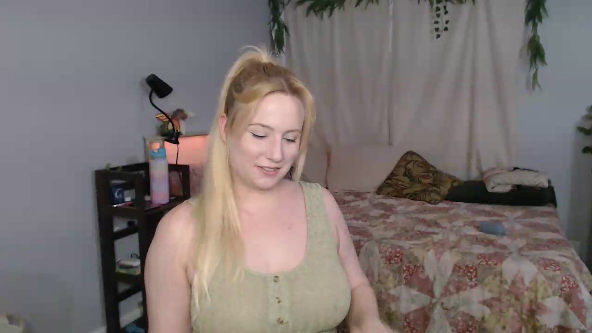 Gallery image thumbnail from Gardengirl69's myfreecams stream on, 08/15/2026, 22:21 image 13 of 20